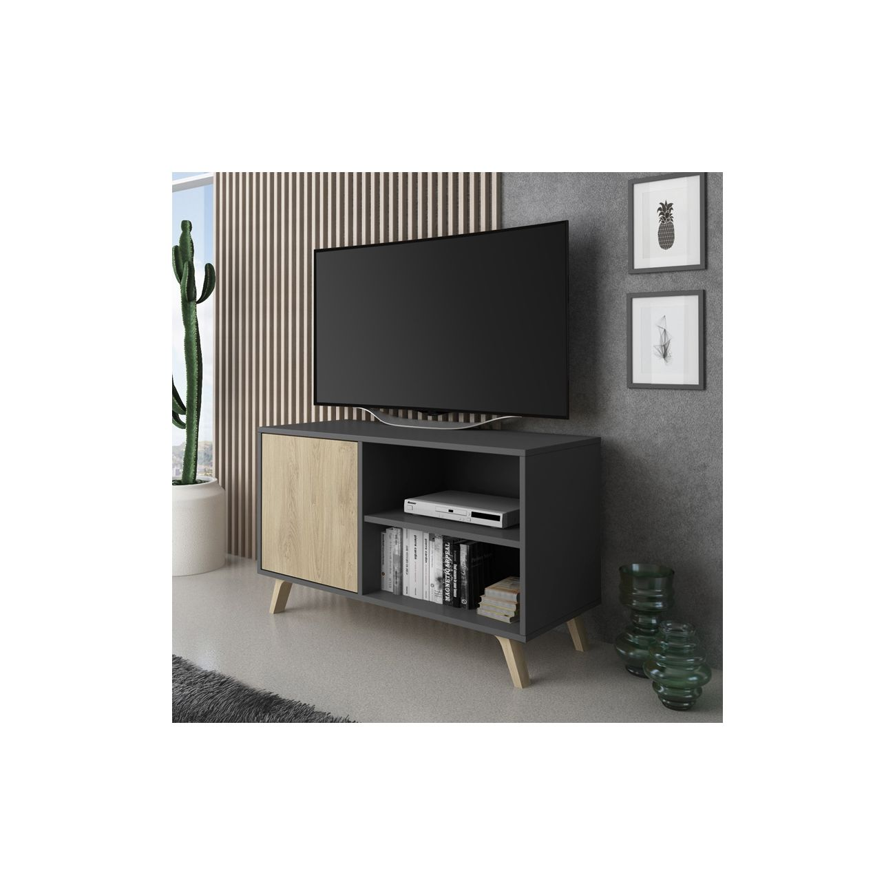 Un mueble de TV oscuro con puerta de madera y dos estantes, con un televisor encima.
