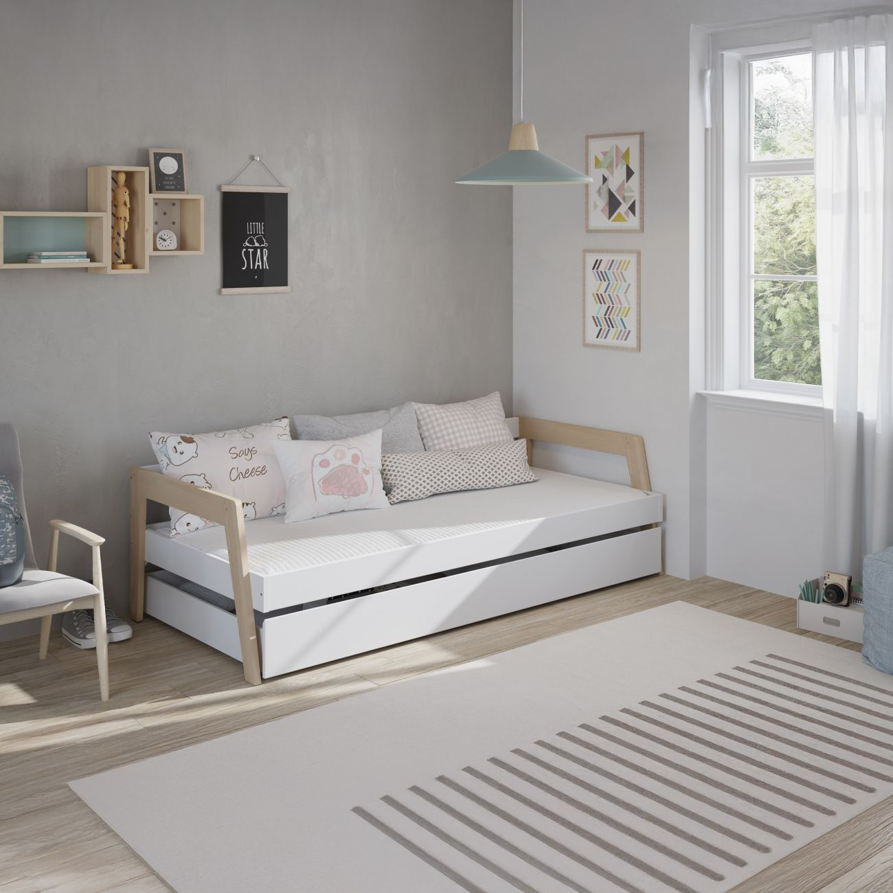 Una cama de día con juguetes, almohadas y mantas en una habitación infantil.