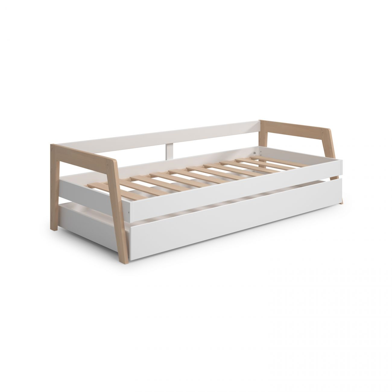 Una cama blanca con detalles de madera y somier.
