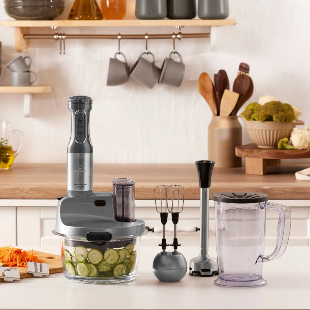 Mutfak aletleri: el blenderı, salatalık dilimli doğrayıcı, çırpıcı, blender aparatı.