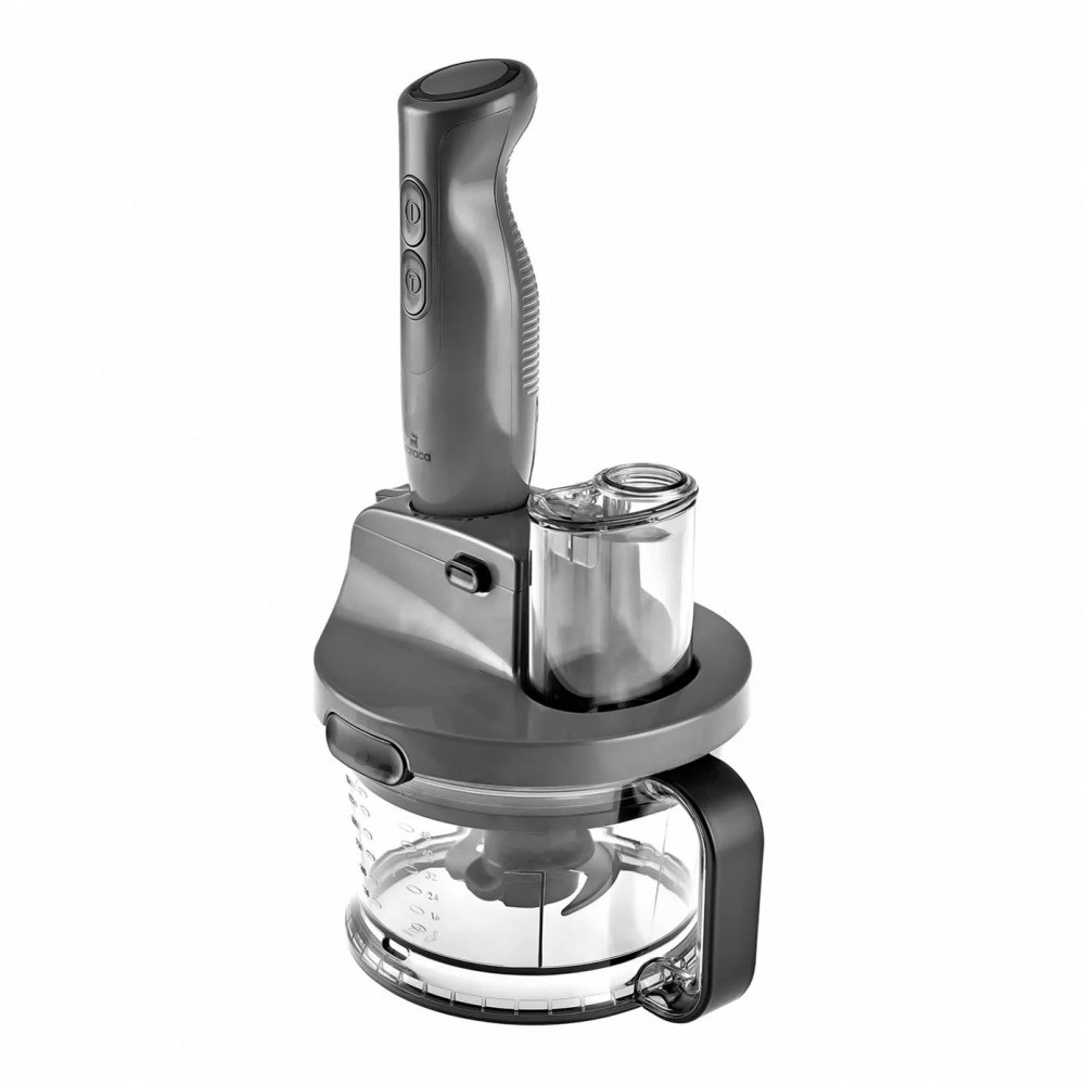 Gri daldırma blender aksesuarlarla, beyaz arka planda duruyor.