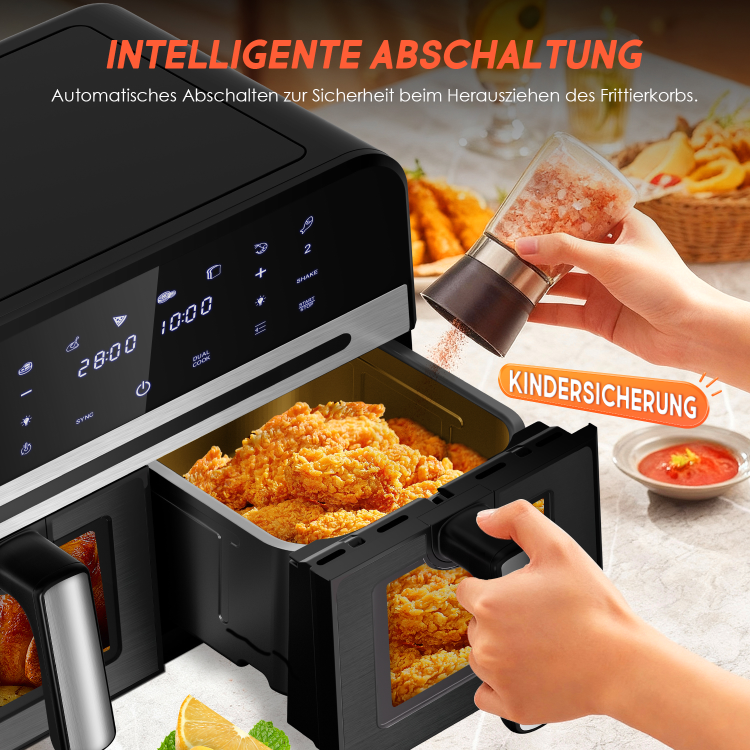 Airfryer mit zwei Körben, gefüllt mit knusprigem Essen. Person würzt Essen.