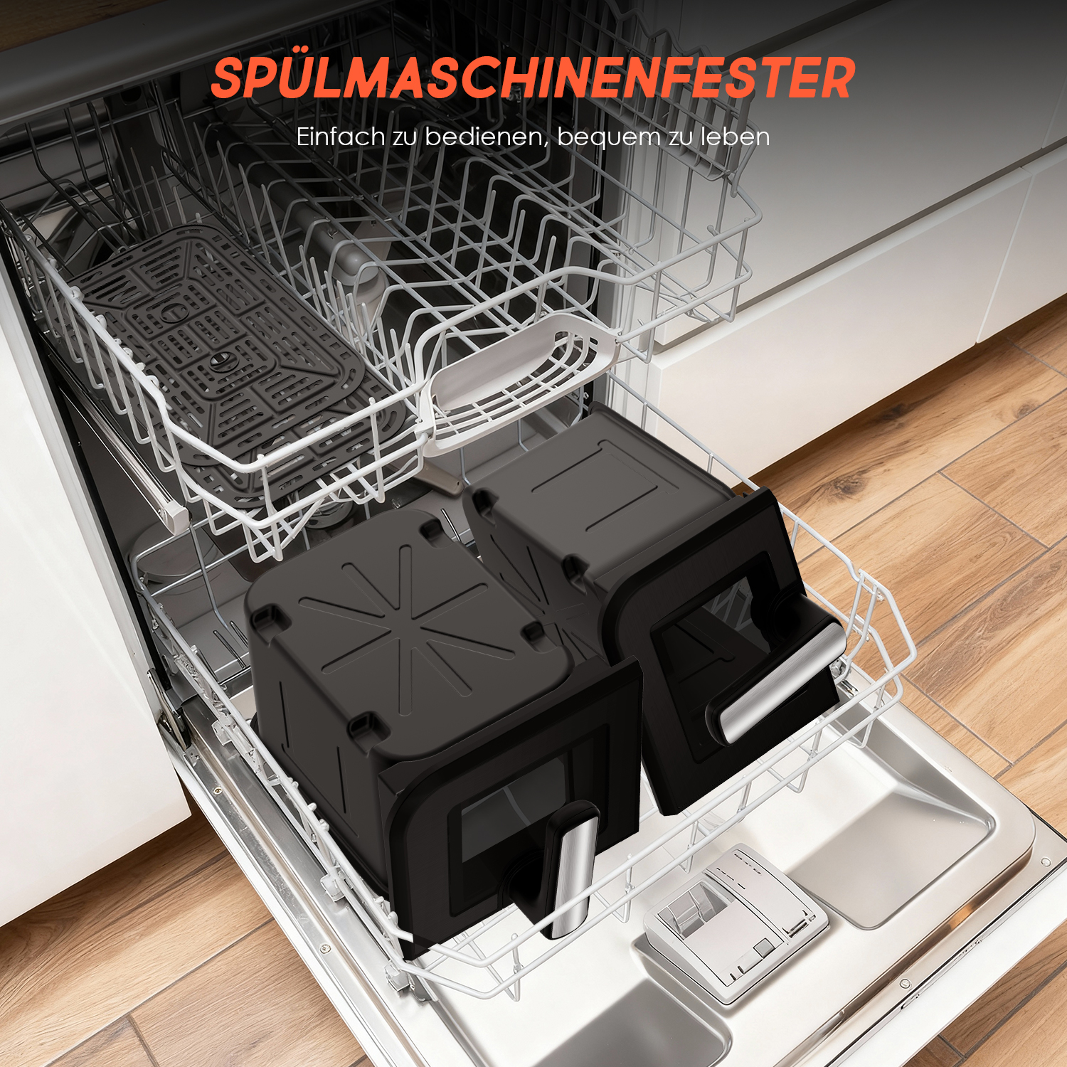 Zwei schwarze Airfryer-Körbe und ein Gitter in einem offenen Geschirrspüler.