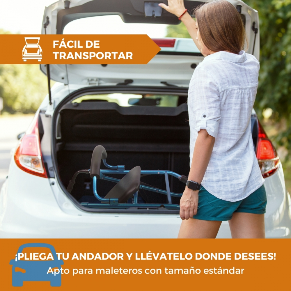Una mujer carga un andador azul en el maletero de un coche.
