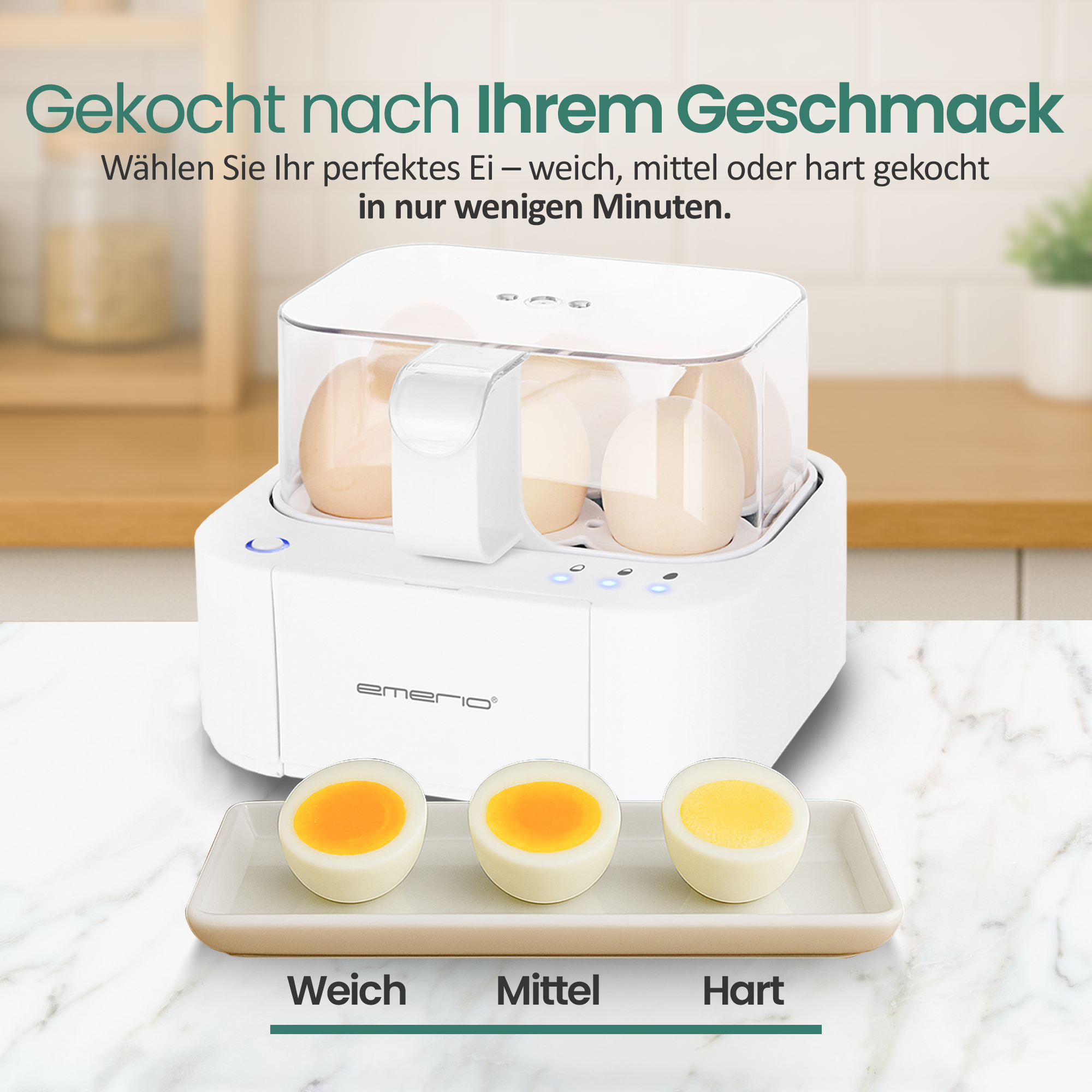 Eierkocher mit drei Eiern und drei gekochten Eiern (weich, mittel, hart) auf einem Teller.