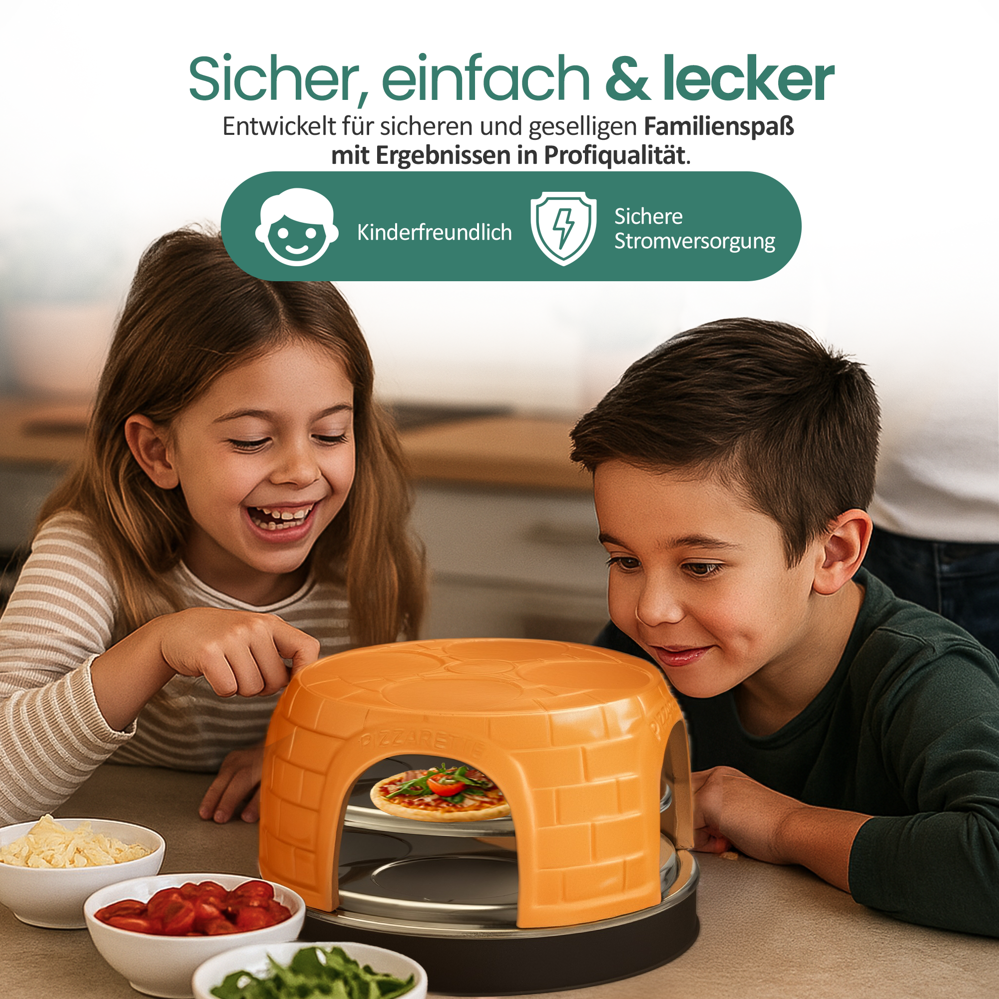 Zwei Kinder blicken auf eine orangefarbene Pizzamaschine mit einer Pizza.