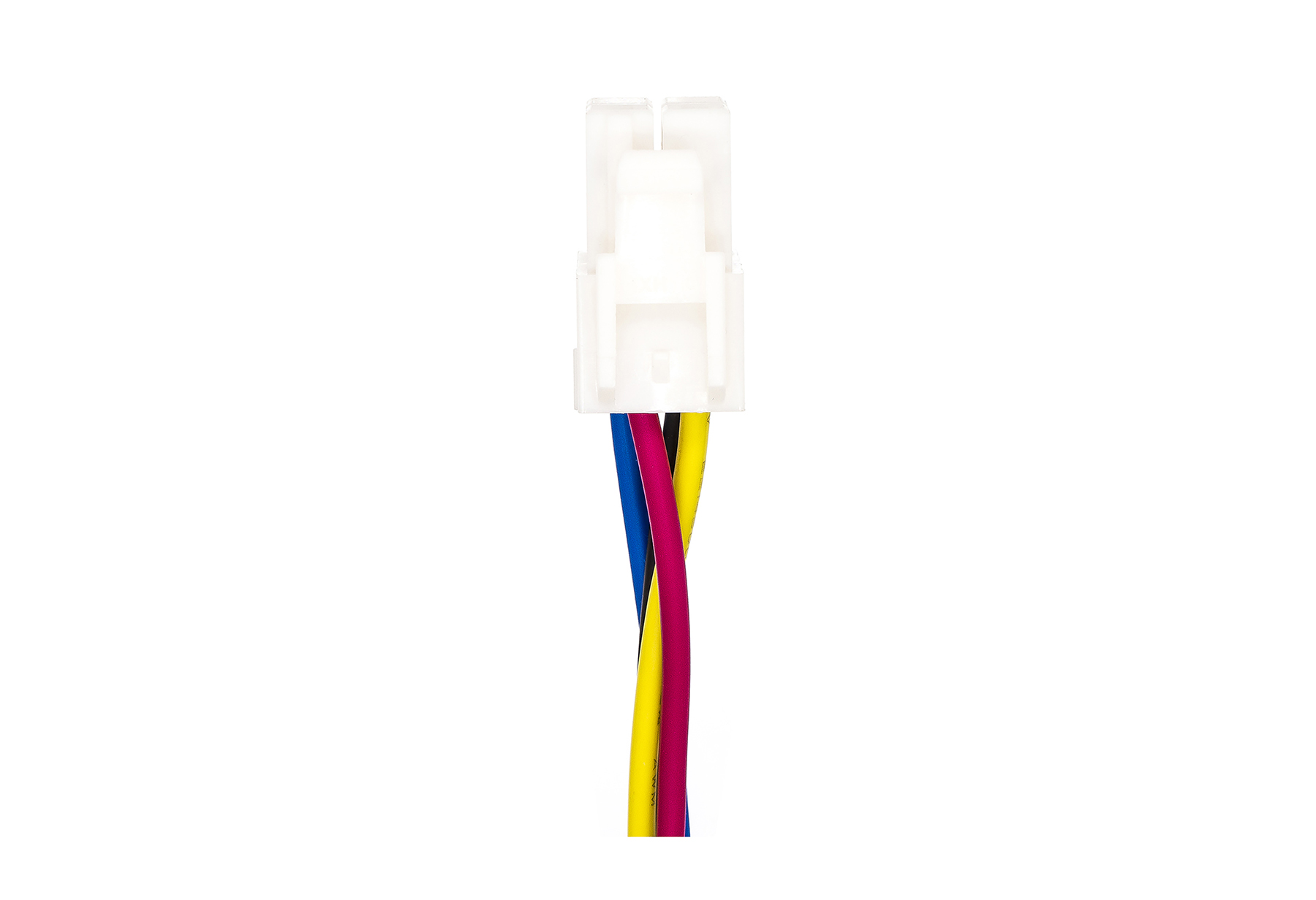 Ein weißer Stecker mit blauen, pinken und gelben Kabeln.