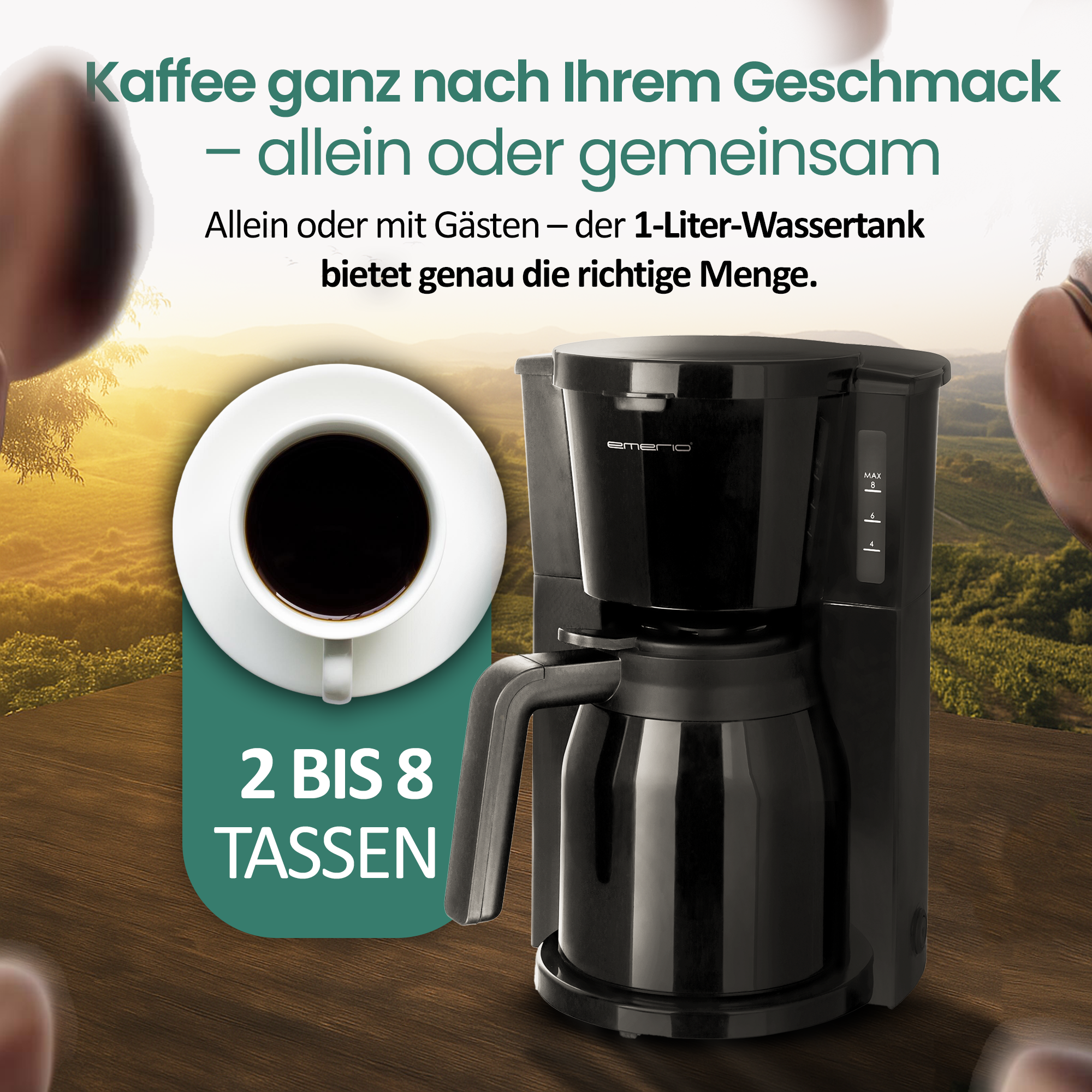 Schwarzer Kaffeevollautomat mit Kanne, Tasse und Landschaft im Hintergrund.