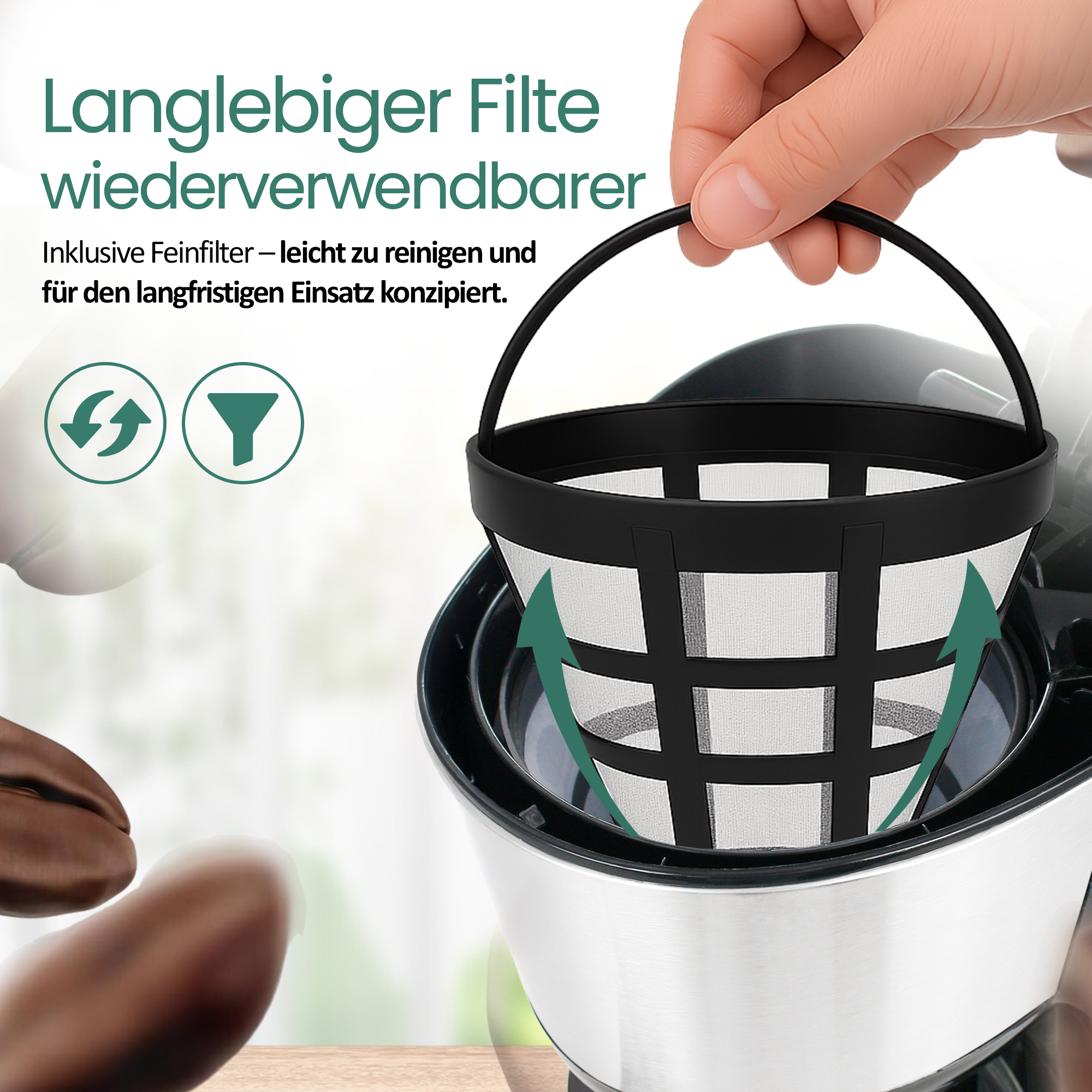 Hand setzt wiederverwendbaren Kaffeefilter ein. Pfeile zeigen Einsatzrichtung.