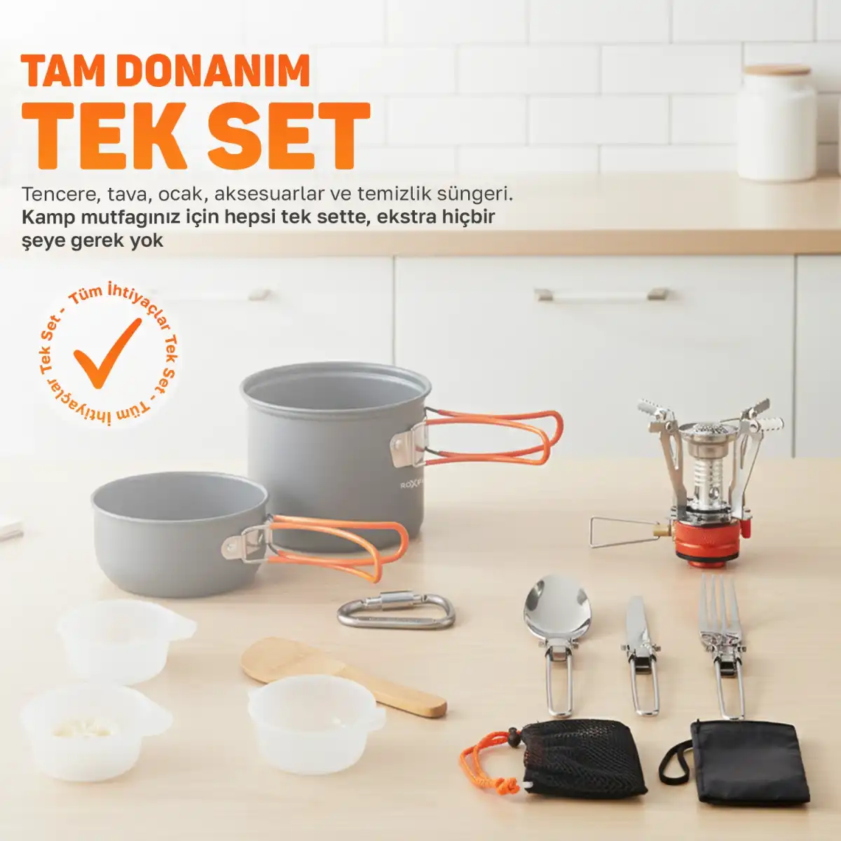 Tencere, tava, ocak ve mutfak gereçlerinden oluşan kamp pişirme seti.