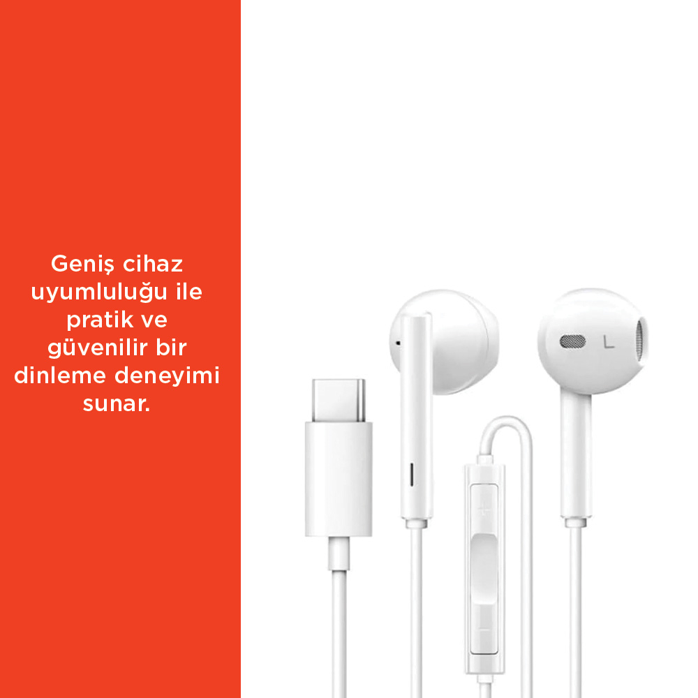 Beyaz kulaklık, USB-C konektörlü ve hat içi kumandalı, beyaz zemin üzerinde.