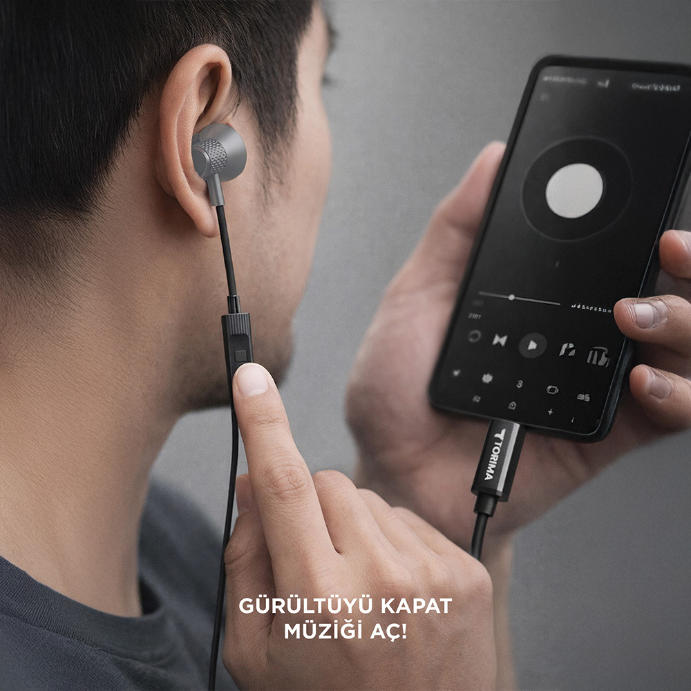Kulaklıklı erkek, akıllı telefon müzik çaları kullanıyor.