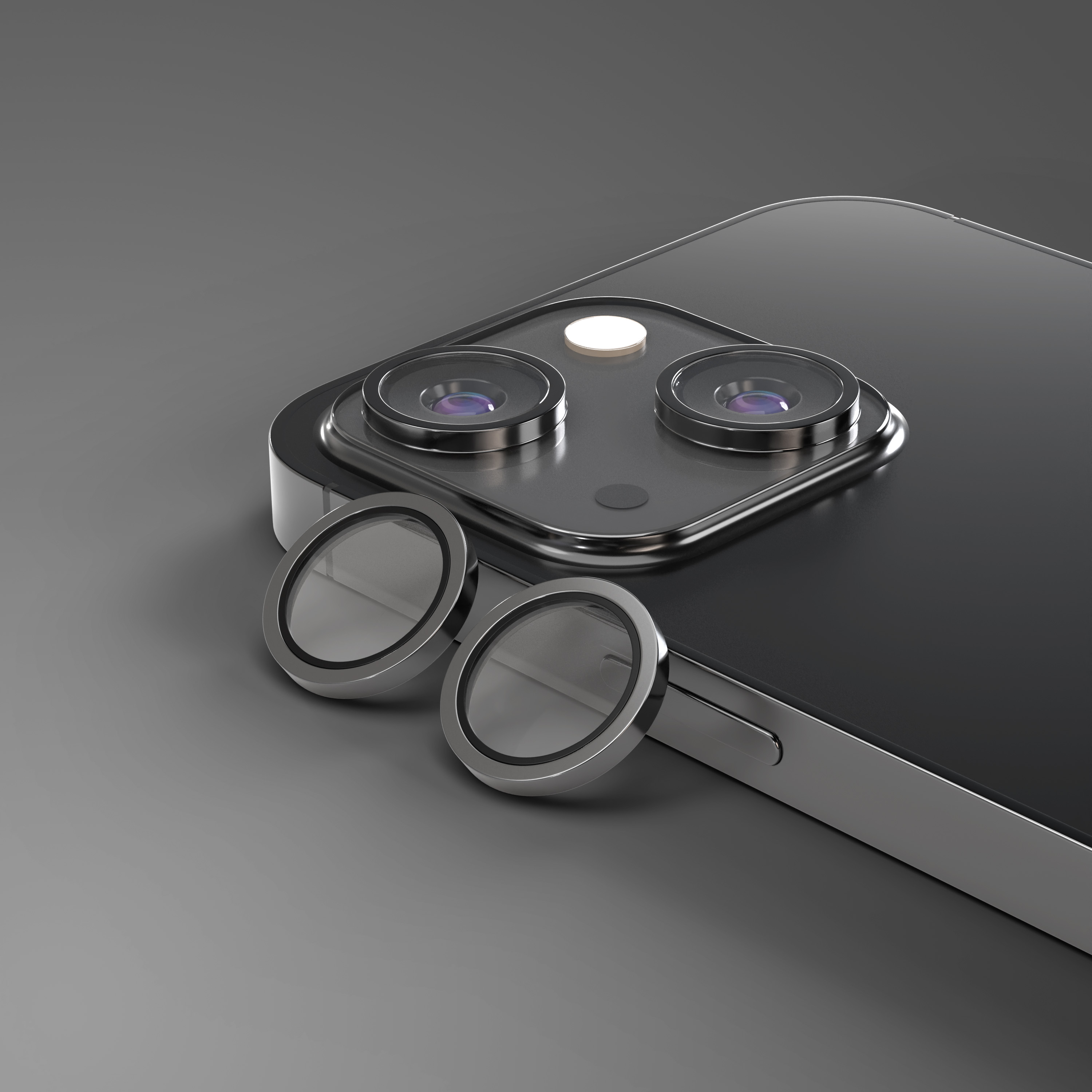 Due lenti protettive rotonde accanto al modulo fotocamera di uno smartphone.