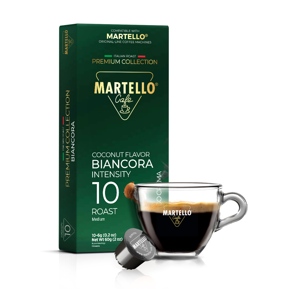 Martello Kaffeekapselpackung und eine Tasse Kaffee mit einer Kapsel daneben.