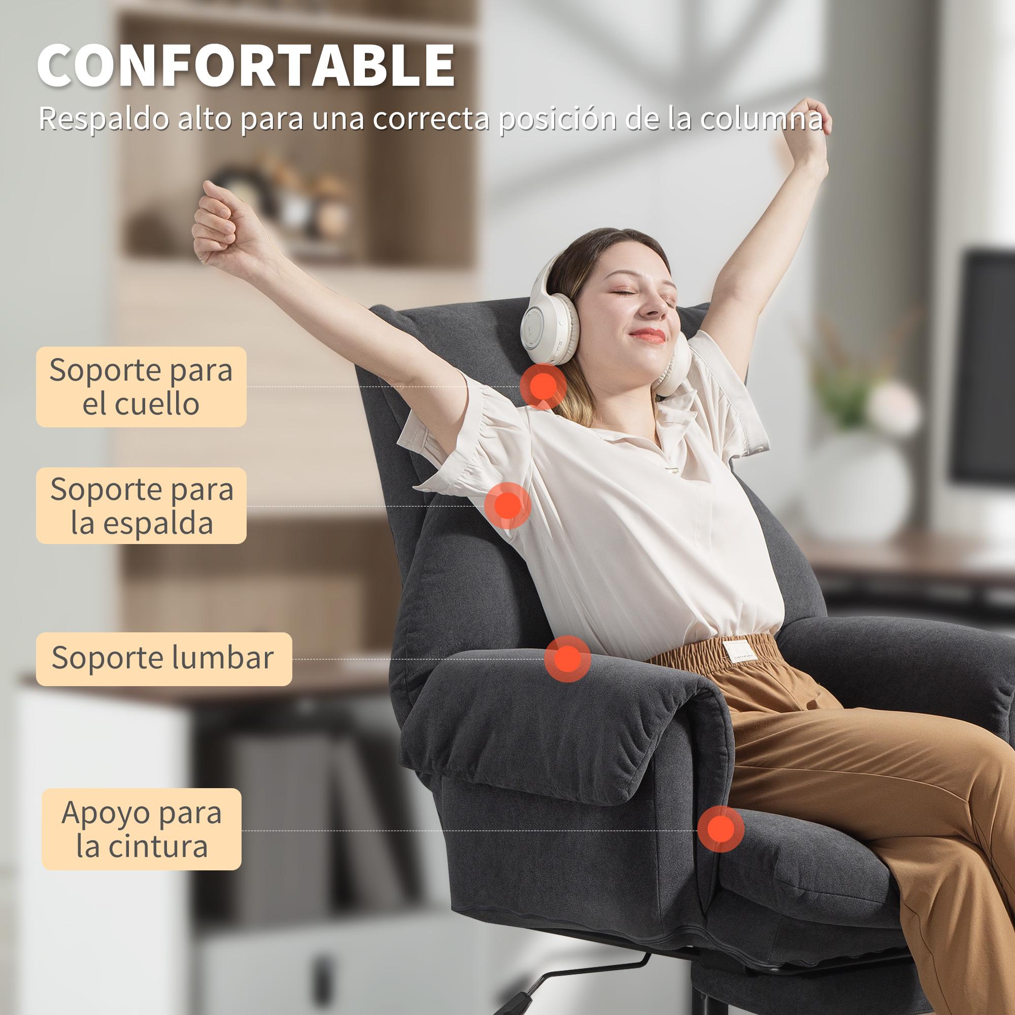 Una mujer con auriculares se relaja en un sillón oscuro, con los brazos extendidos.