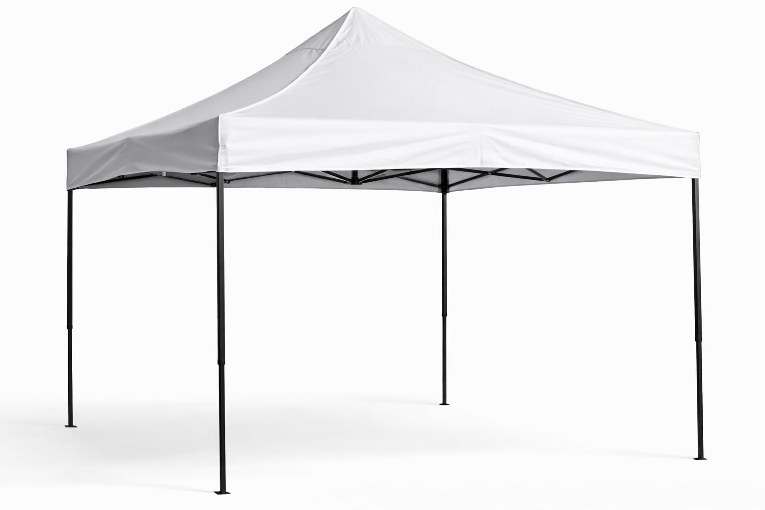 Una carpa blanca plegable con marco de metal negro sobre fondo blanco.