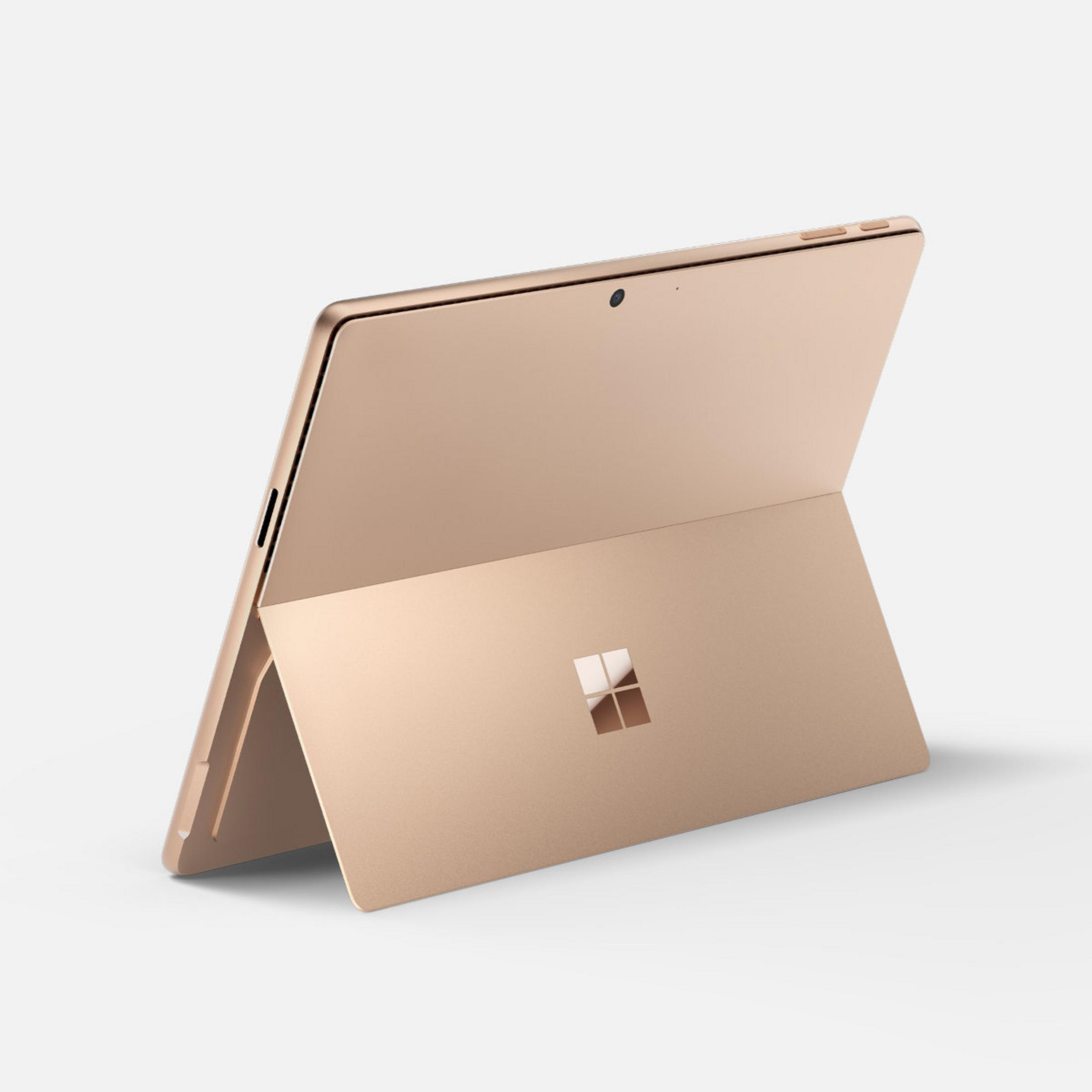 Złoty tablet Microsoft Surface z rozłożoną podstawką.