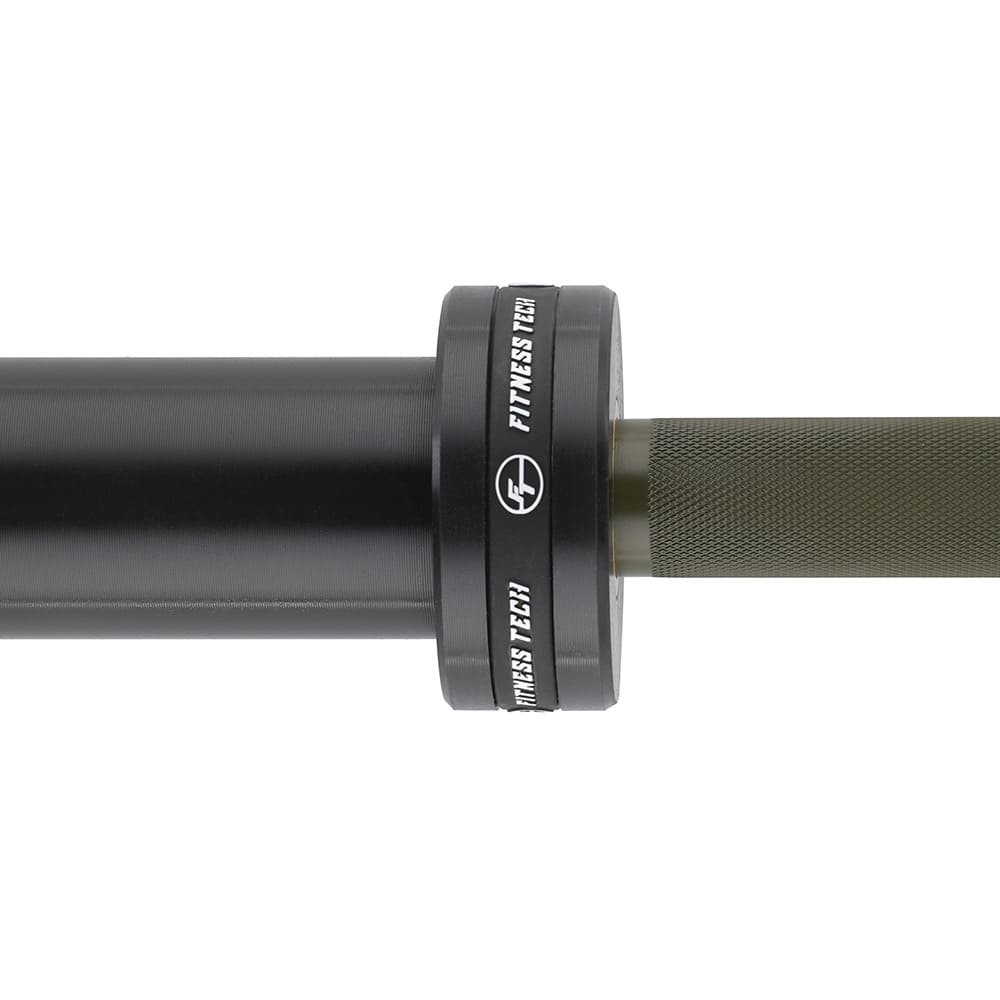 Agarre de barra negro con detalles verdes y logo 'FITNESS TECH'.