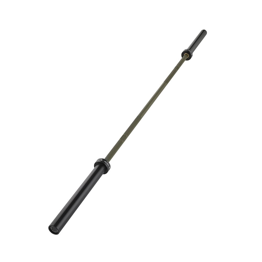 Una barra de pesas negra con sección central verde oliva y tapas finales negras.