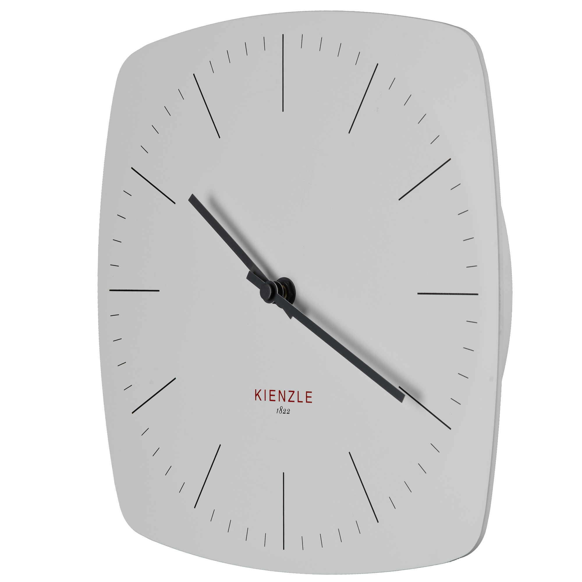 Un orologio da parete Kienzle bianco con lancette e indici neri.