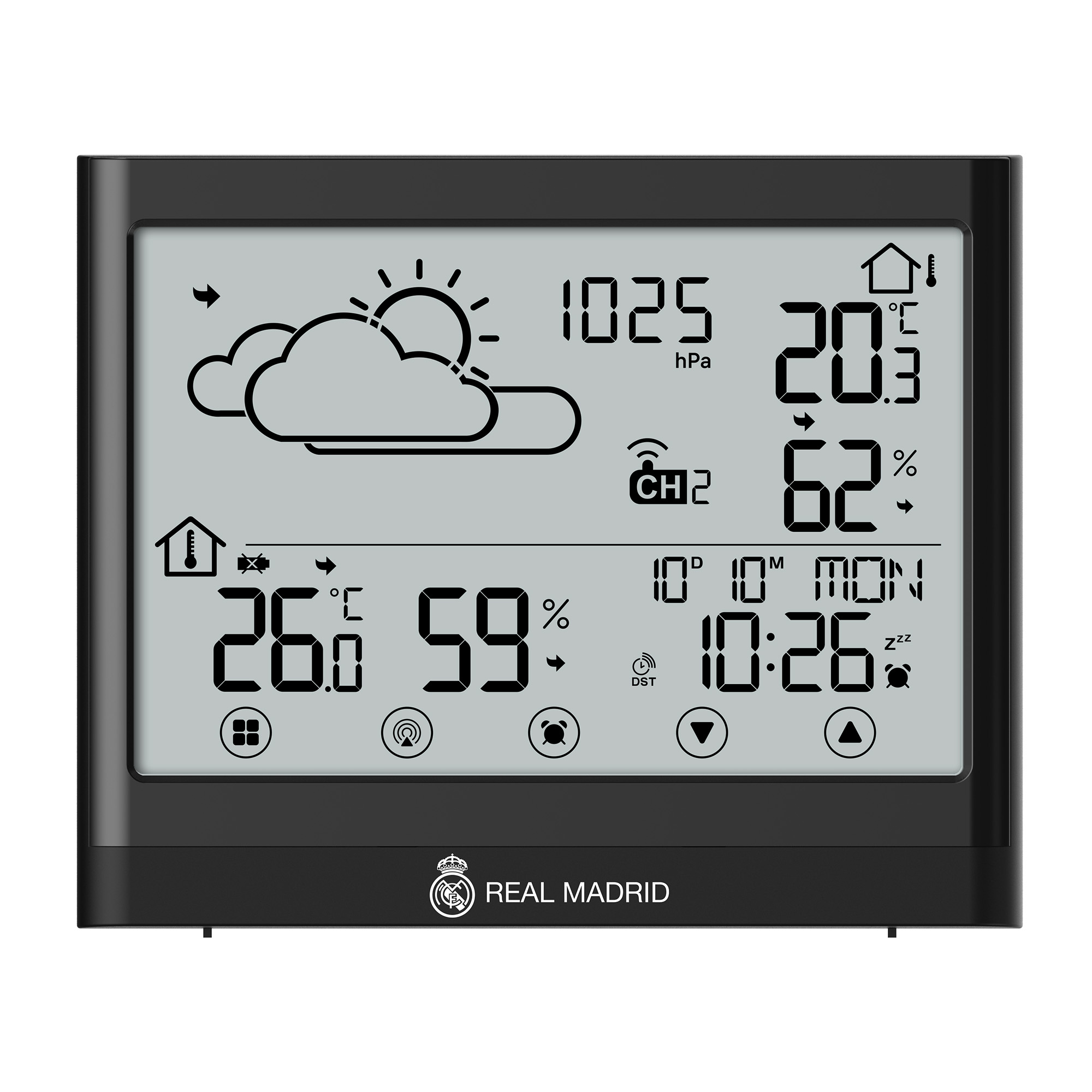 Pantalla digital muestra clima, temperatura y hora. Logo Real Madrid abajo.