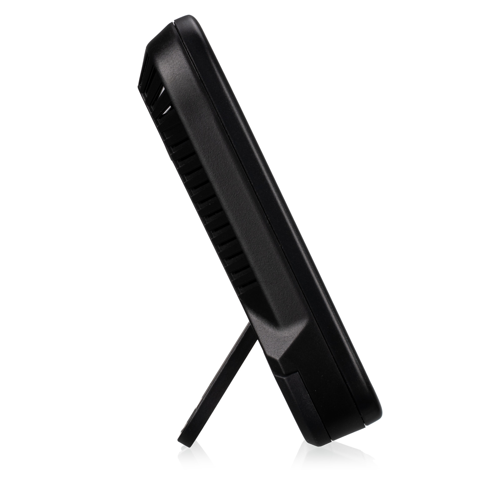 Dispositivo electrónico negro con soporte plegable, visto de lado sobre fondo blanco.