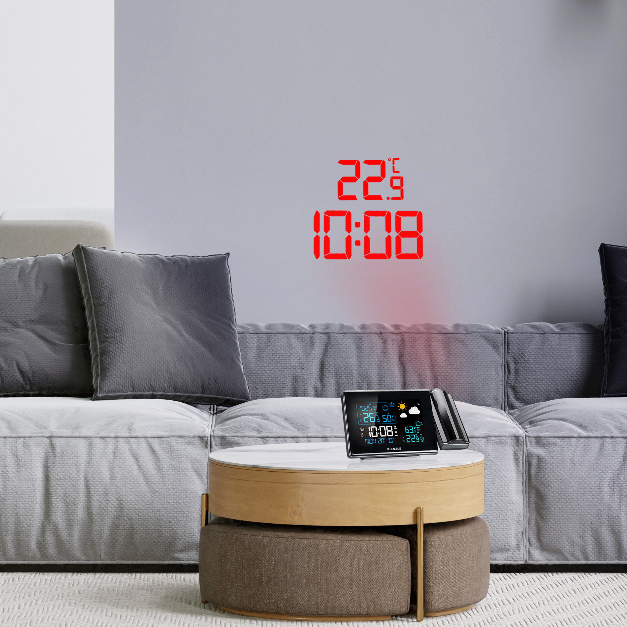Ein Digitalwecker zeigt 22,5 Grad und 10:08 Uhr an. Daneben ein Wetterstation.
