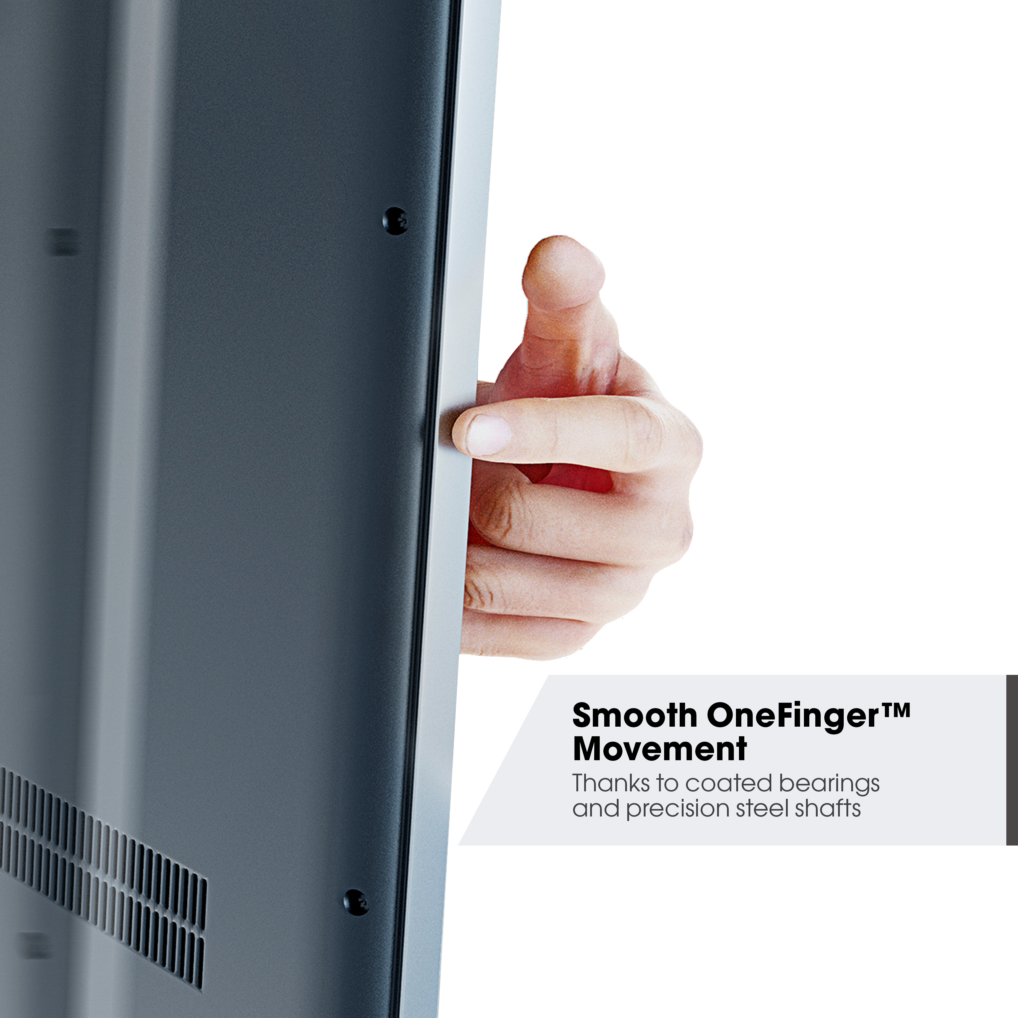 Dłoń naciska na szarą obudowę z otworami wentylacyjnymi.