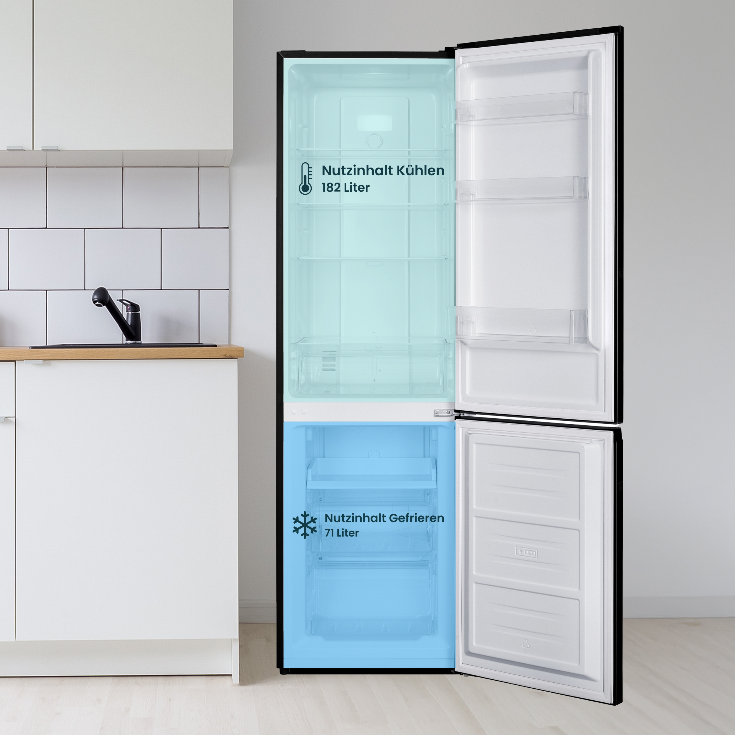 Ein offener Kühlschrank mit zwei Fächern: Kühlen (182L) und Gefrieren (71L).