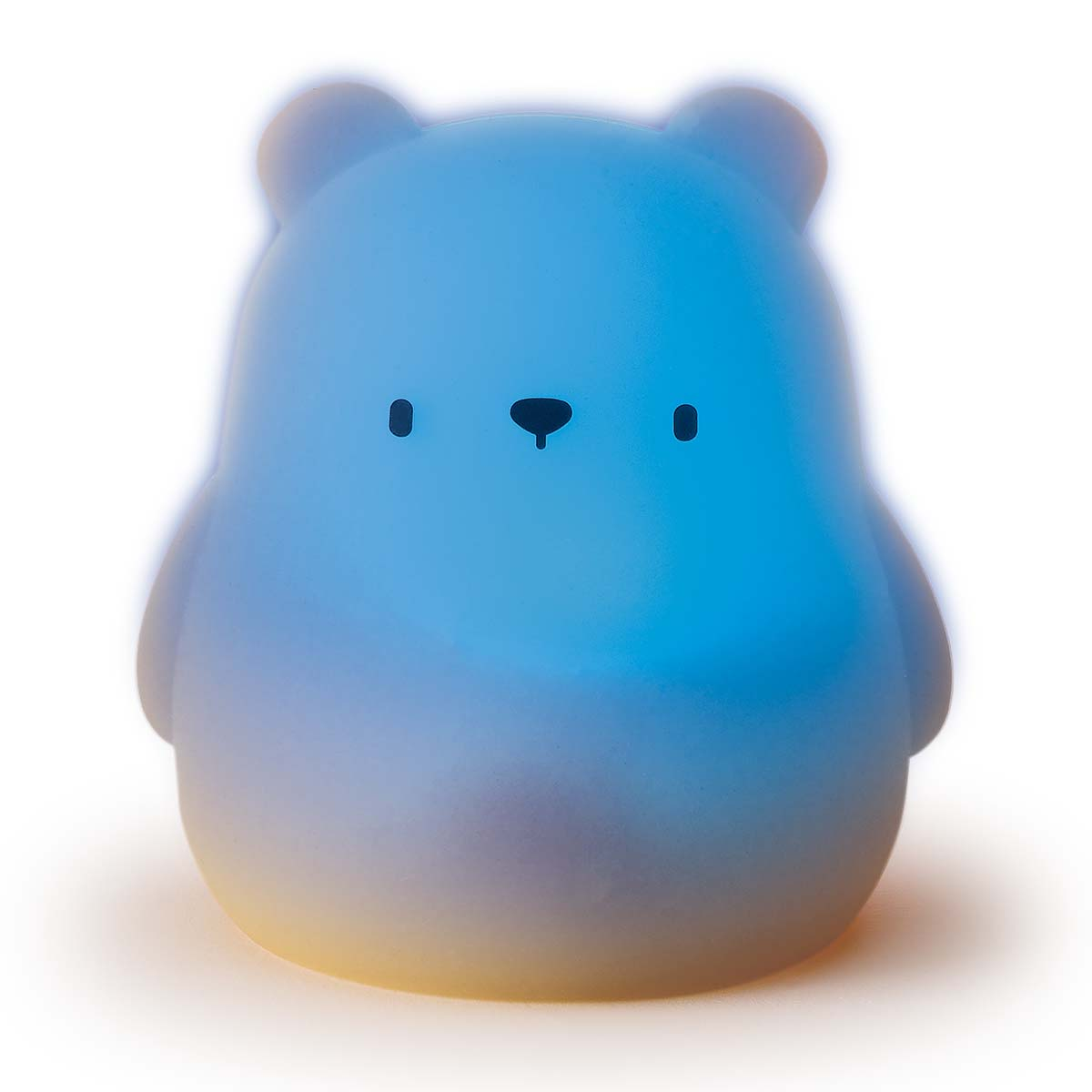 Eine blaue Bärenlampe leuchtet sanft mit Gelb unten.