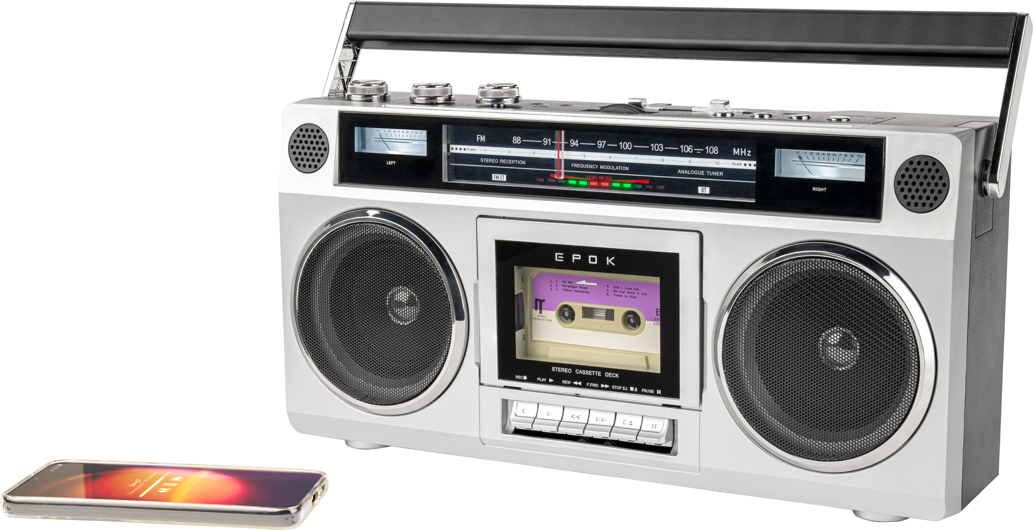 Ein silberner Ghettoblaster mit Kassettendeck, Radio und einem Handy daneben.