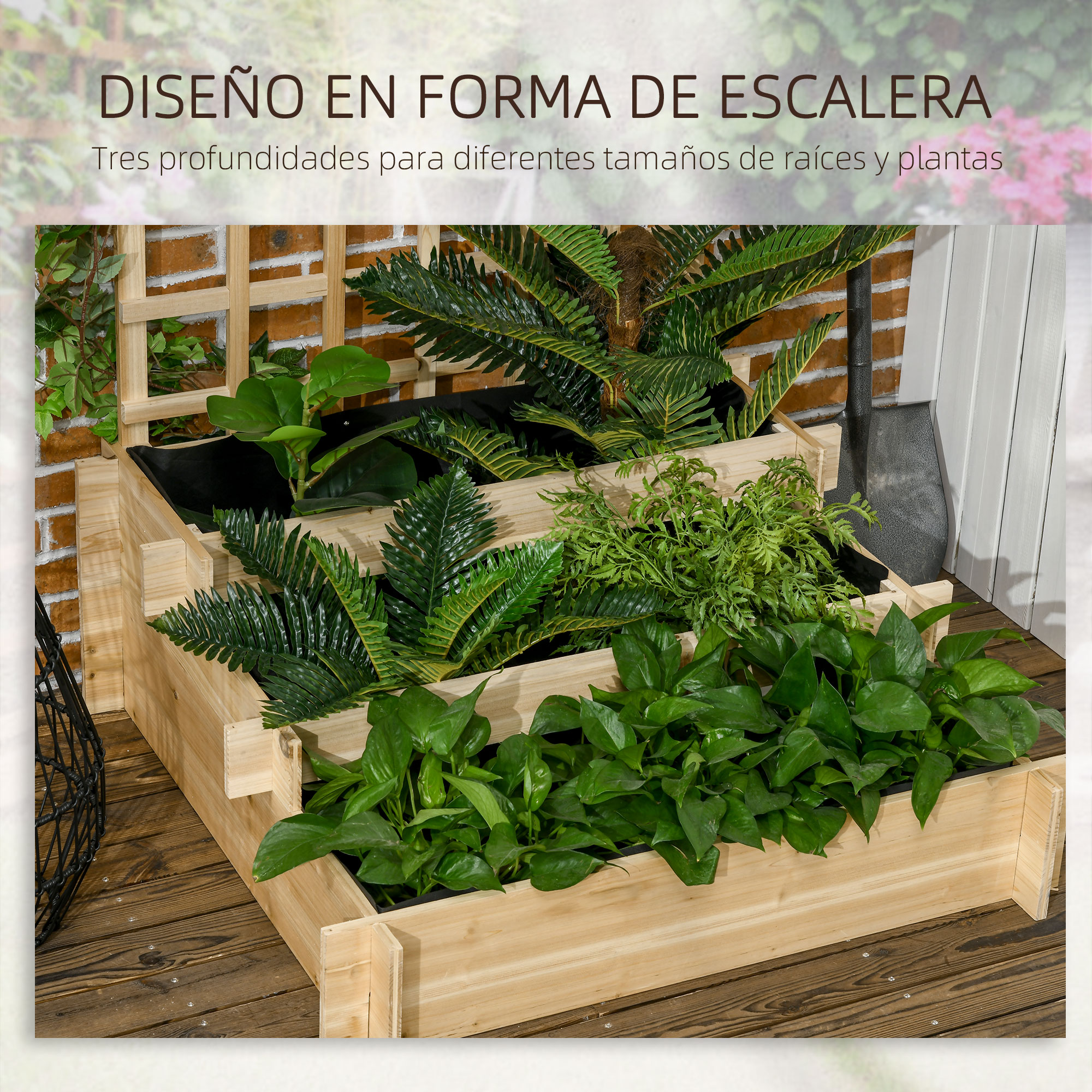 Un macetero de madera escalonado con varias plantas verdes y una pala al lado.