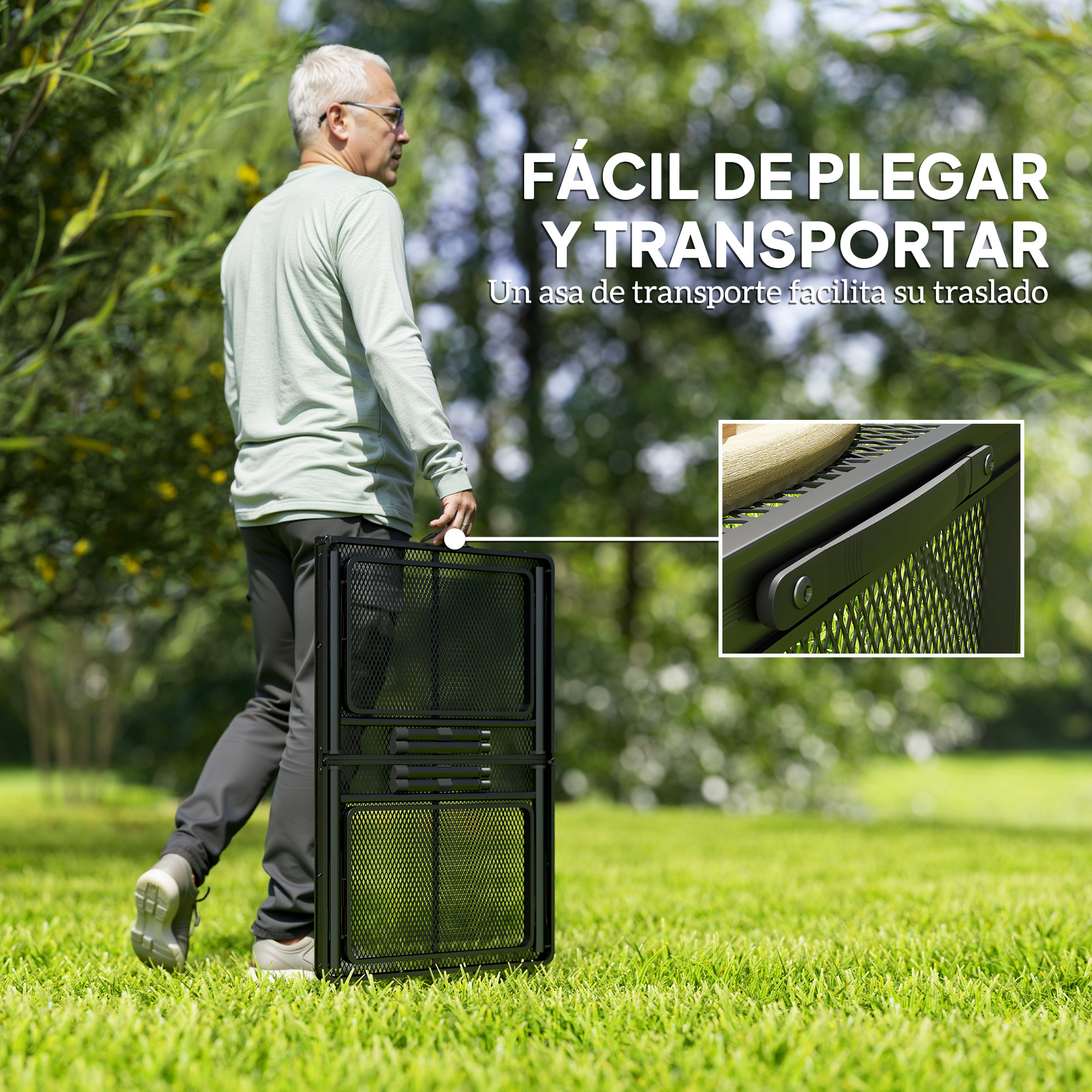 Hombre lleva mesa plegable negra sobre césped verde.
