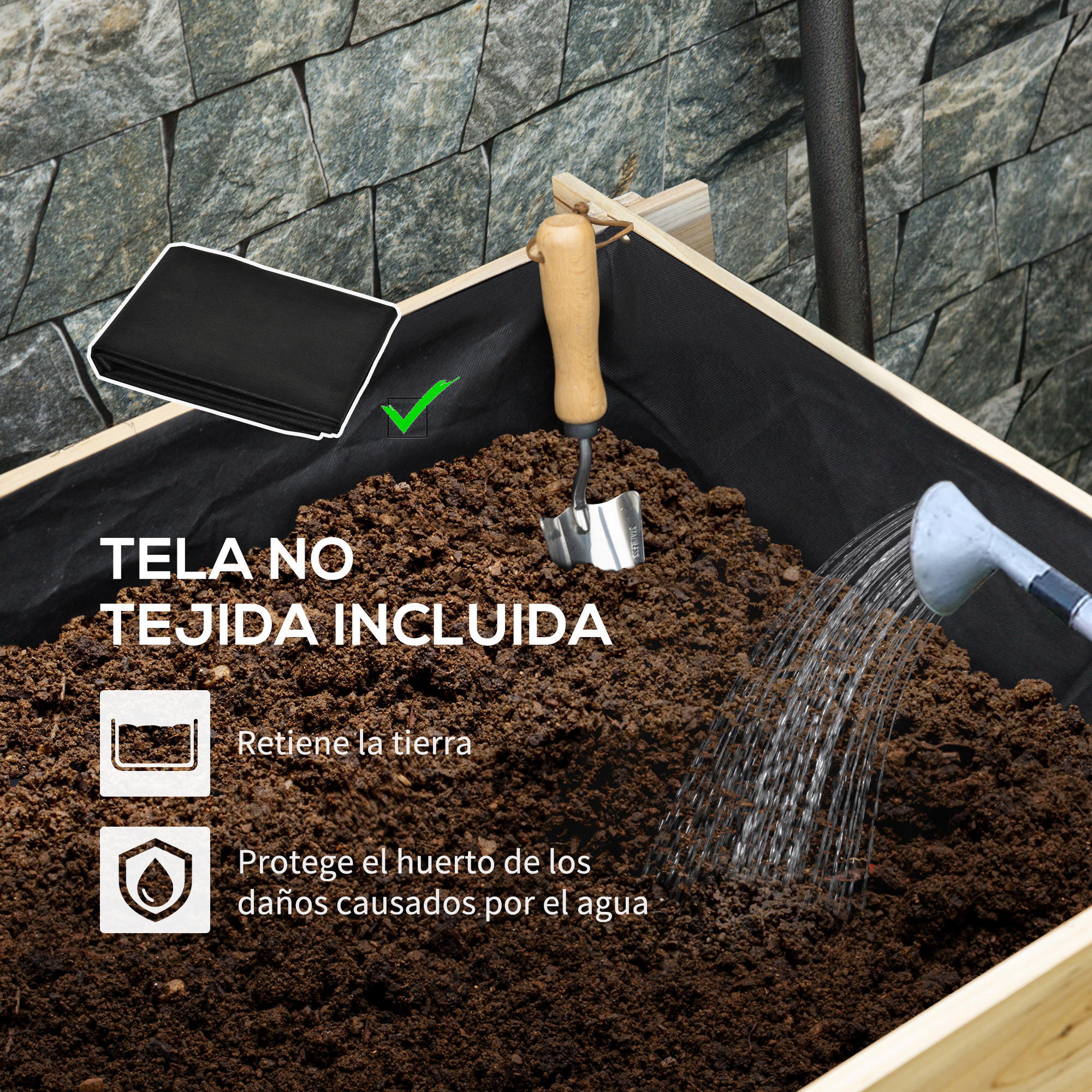 Tierra de jardín con herramientas y regadera rociando agua.