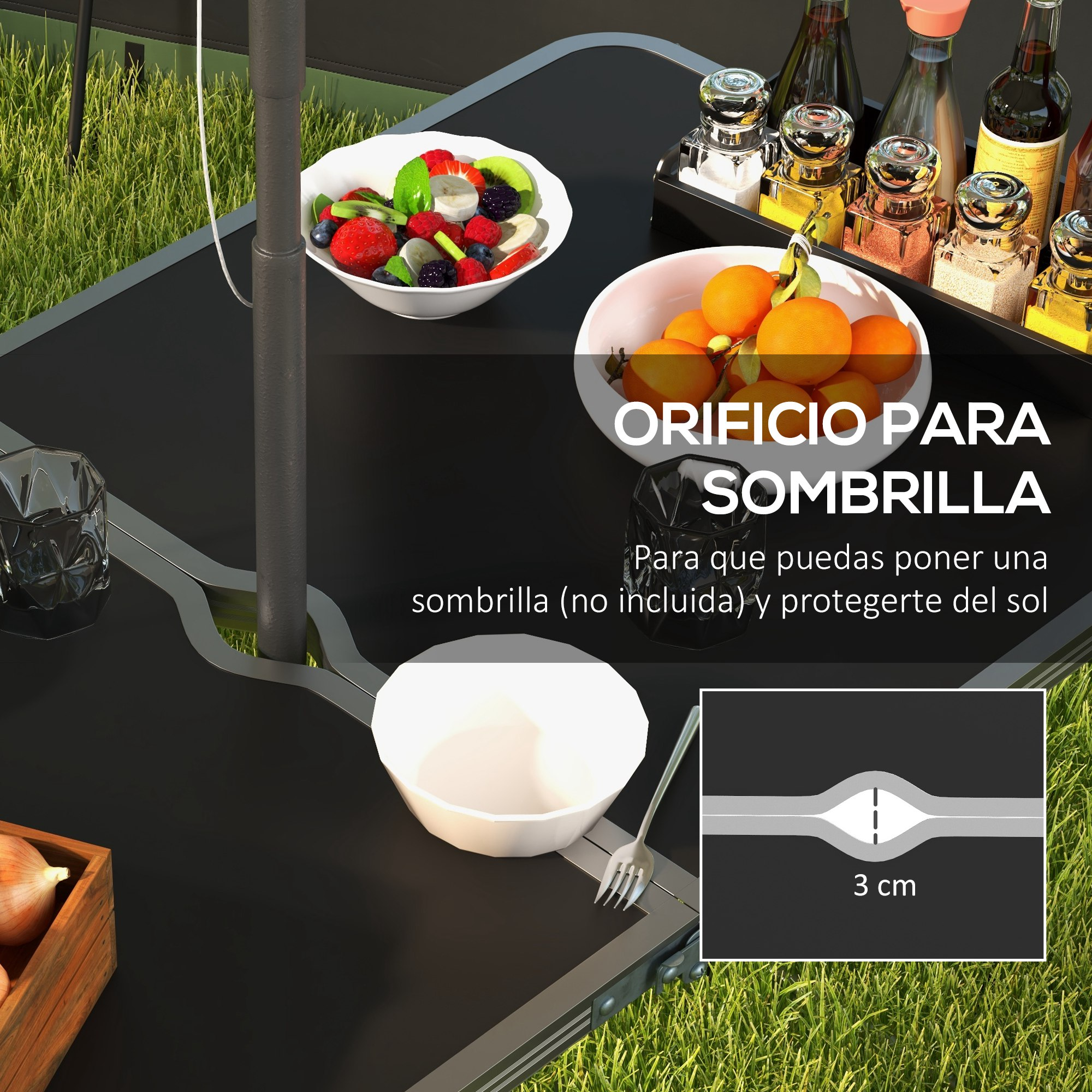 Una mesa con cuencos de fruta, saleros y un hueco para sombrilla.