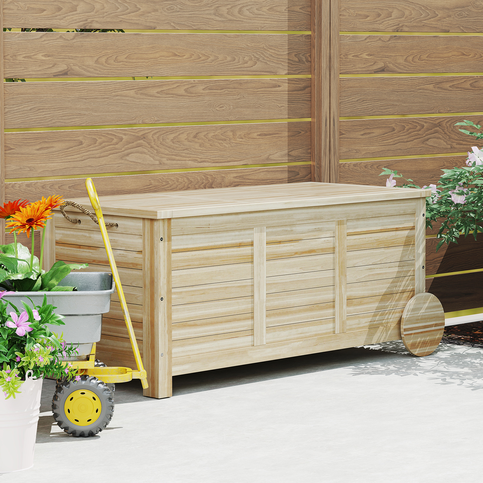Cassapanca in legno con ruote e carriola con fiori vicino a recinzione.