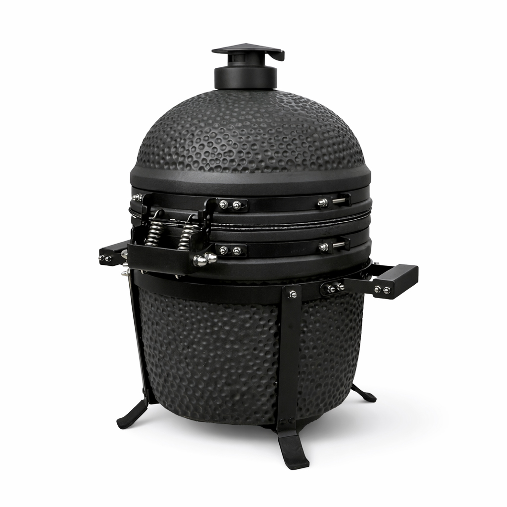 Ein schwarzer Keramikgrill mit Deckel, Lüftungsschlitzen und Griffen auf Beinen.