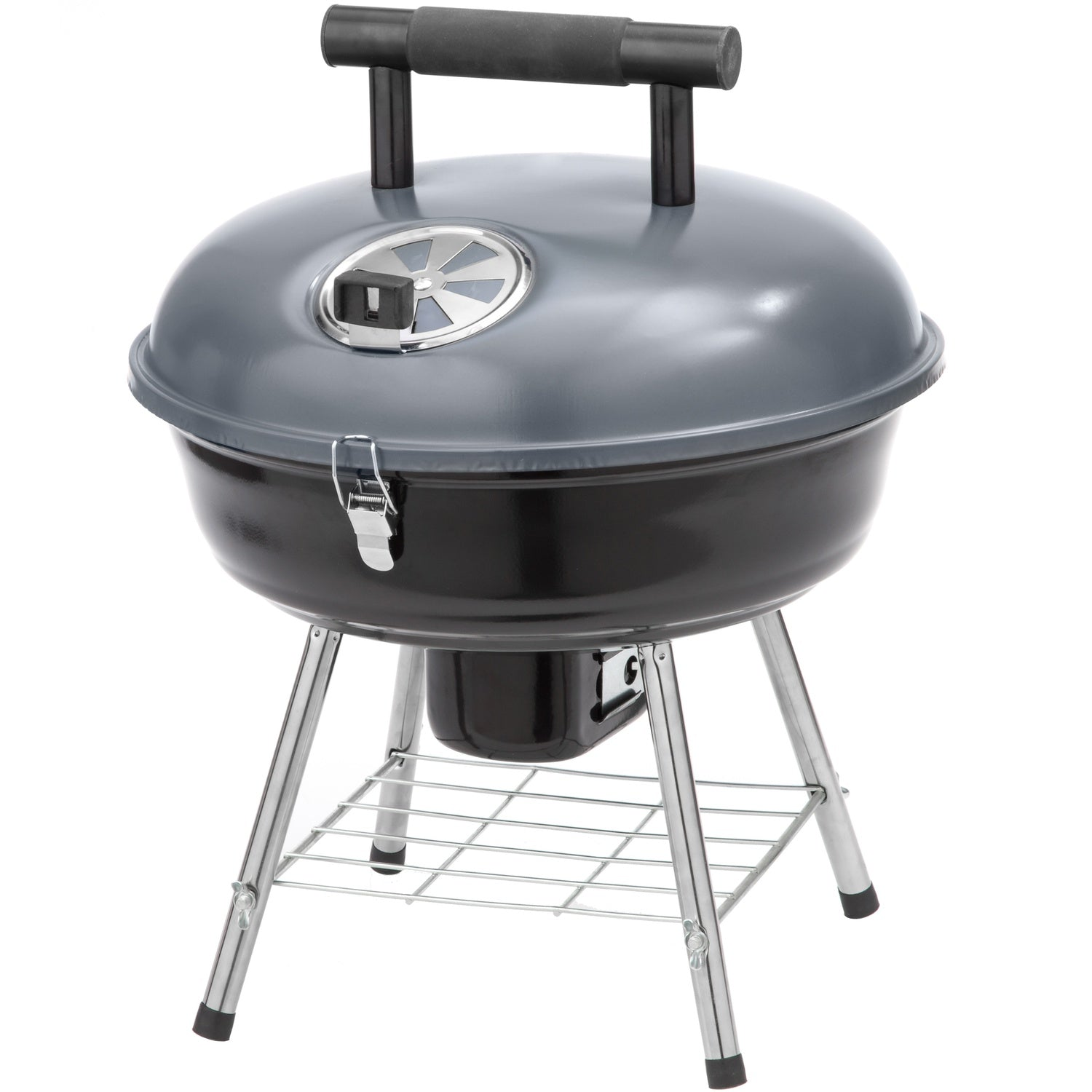 Een grijze en zwarte houtskoolgrill met chromen poten en een rooster.