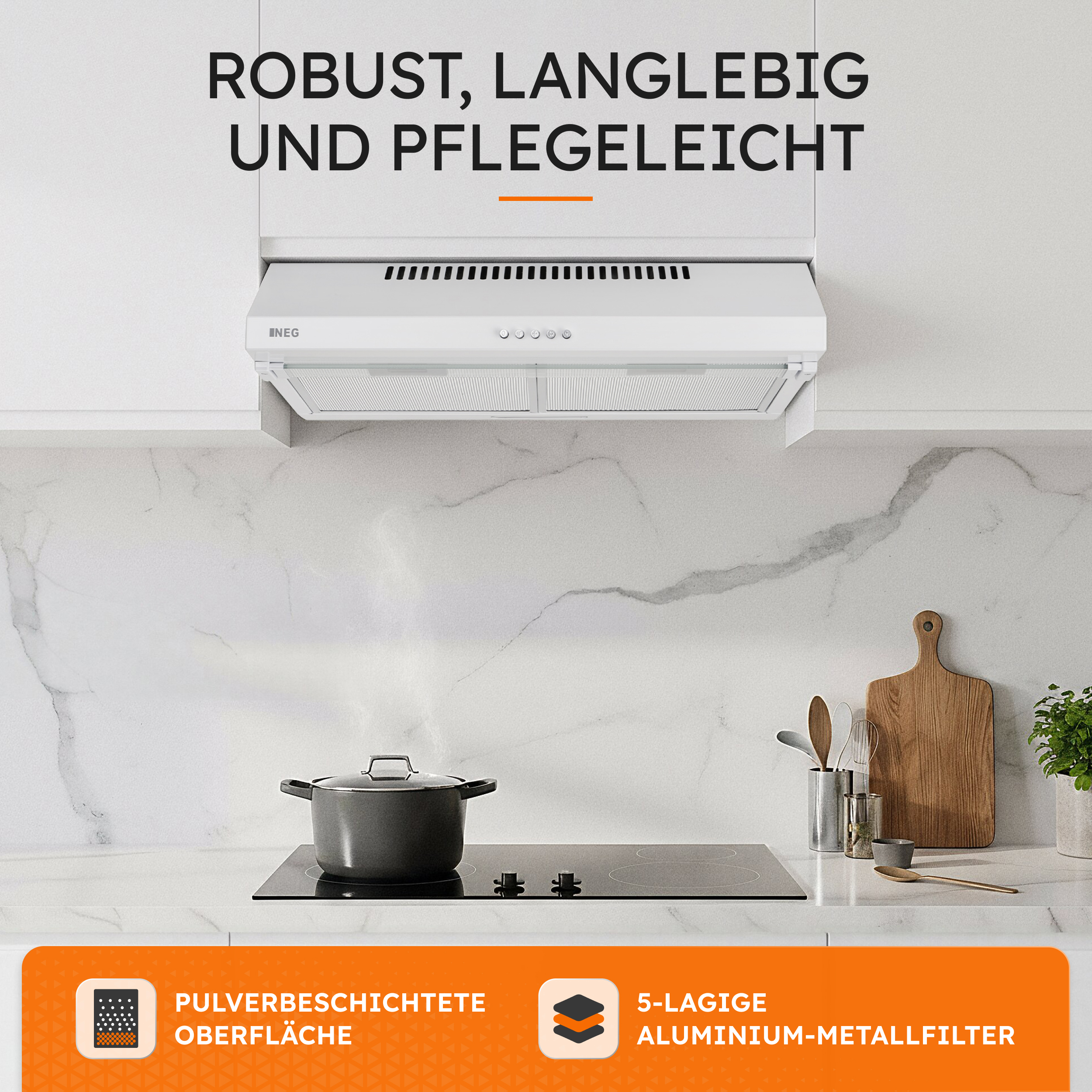 Eine weiße Dunstabzugshaube über einem Kochfeld mit Topf.