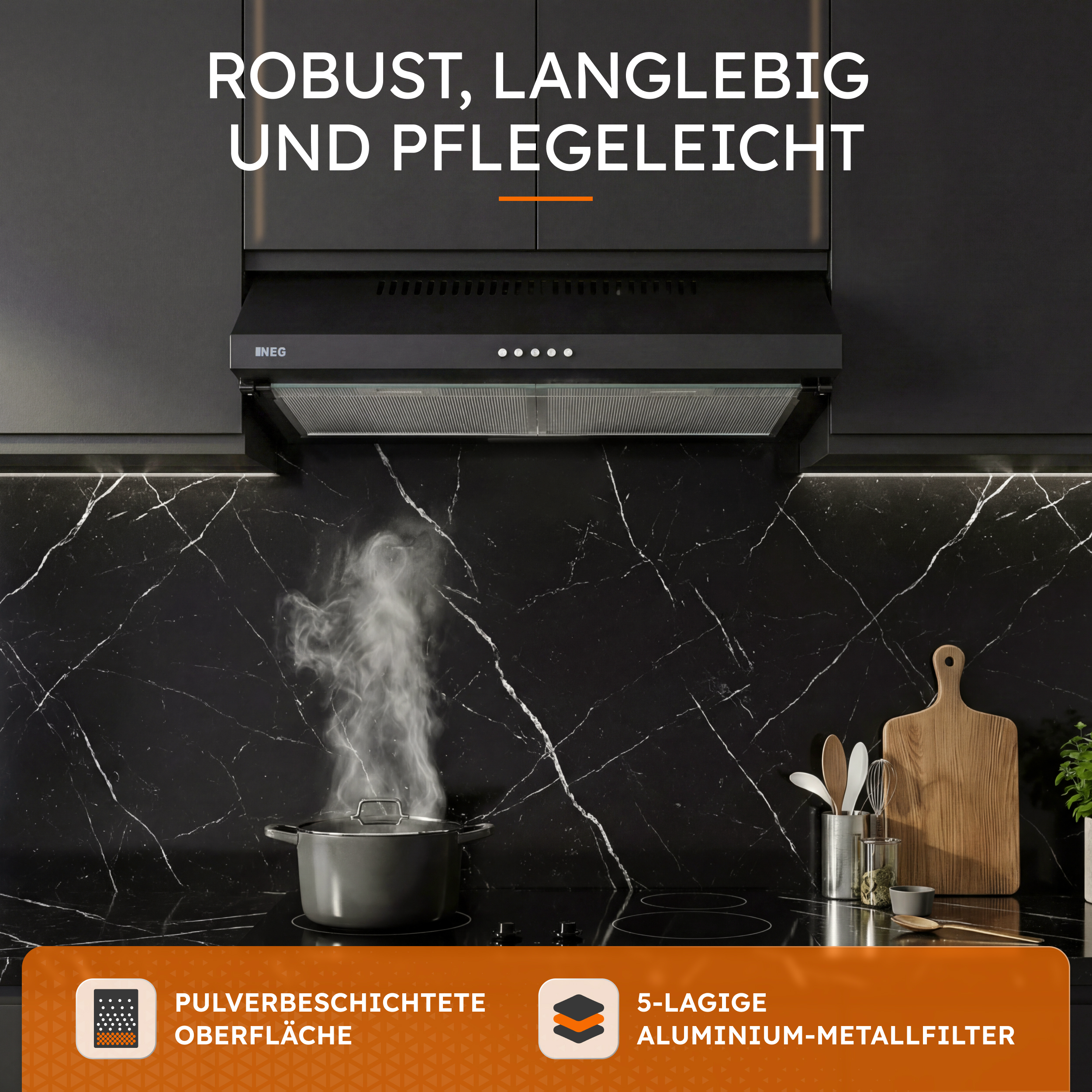 Eine Dunstabzugshaube über einem Kochfeld mit dampfendem Topf.