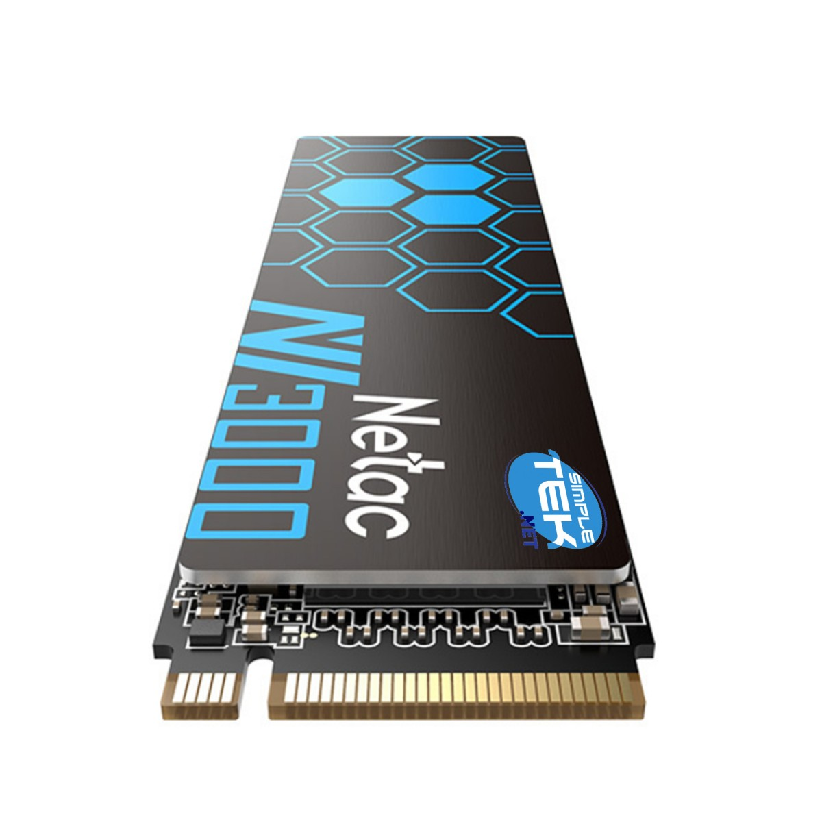 Un SSD Netac NV3000 nero con disegno esagonale blu, su sfondo bianco.