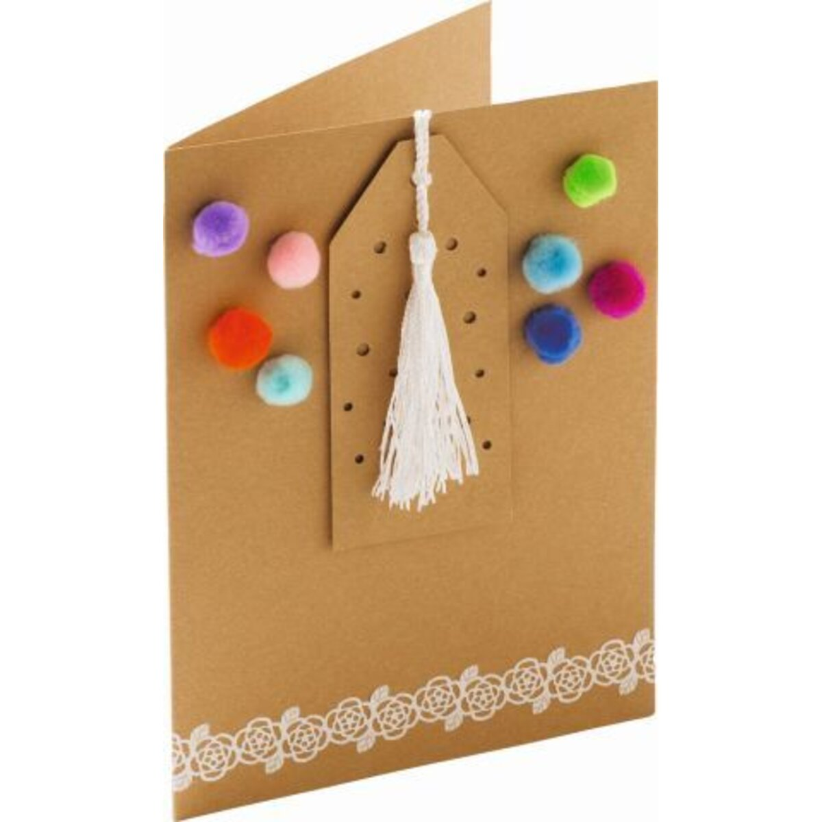 Braune Karte mit bunten Pompons und einer weißen Quaste.
