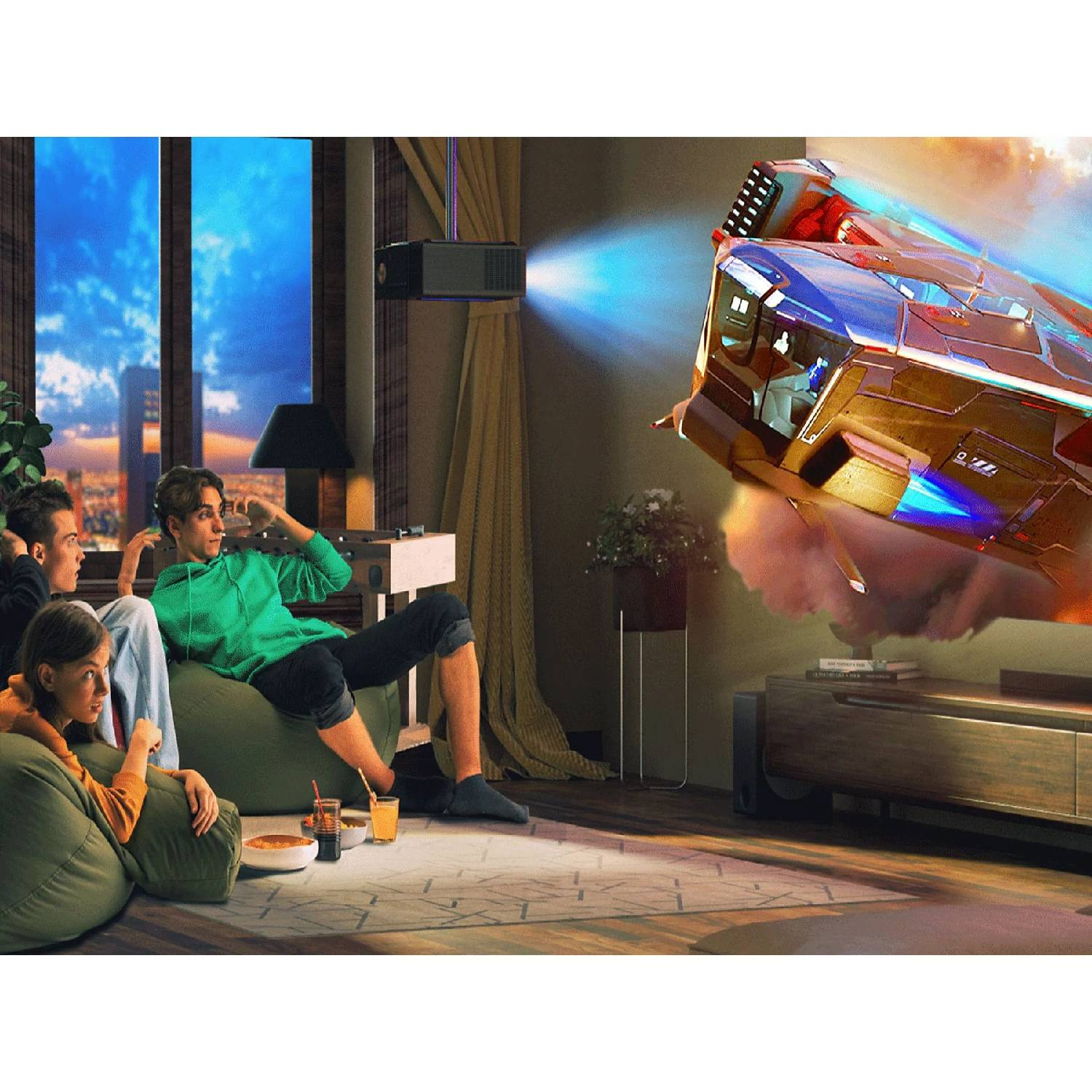 Cztery osoby siedzą na workach sako, oglądając projektor wyświetlający statek kosmiczny.