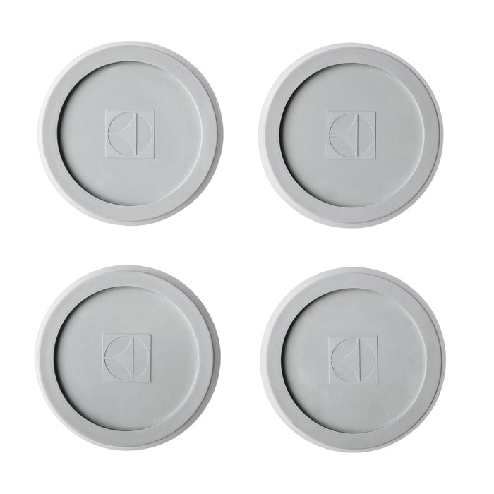 Vier graue runde Deckel mit dem Electrolux-Logo in der Mitte auf weißem Hintergrund.