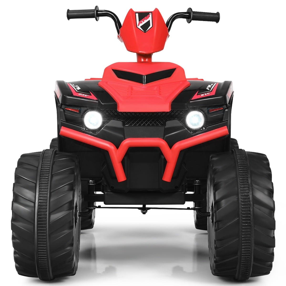 Un ATV infantil rojo y negro con neumáticos grandes y faros. Vista frontal.