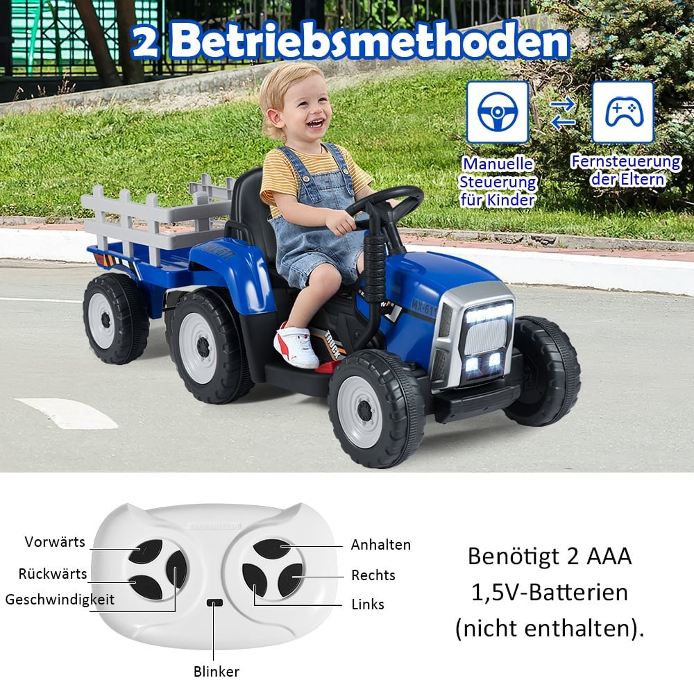 Un niño conduce un tractor de juguete azul con remolque. Mando a distancia al lado.