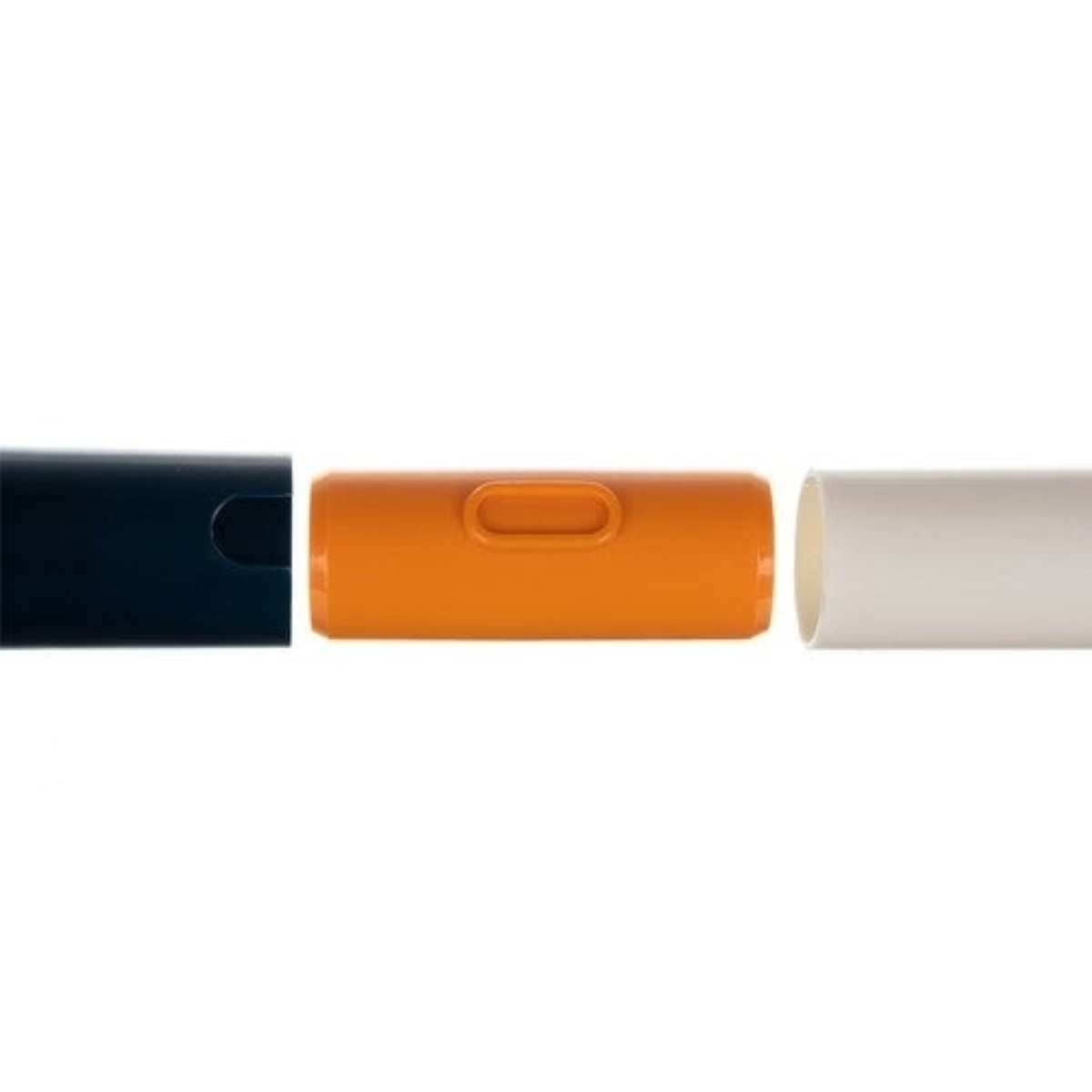 Tres objetos cilíndricos: azul oscuro, naranja con asa y blanco.