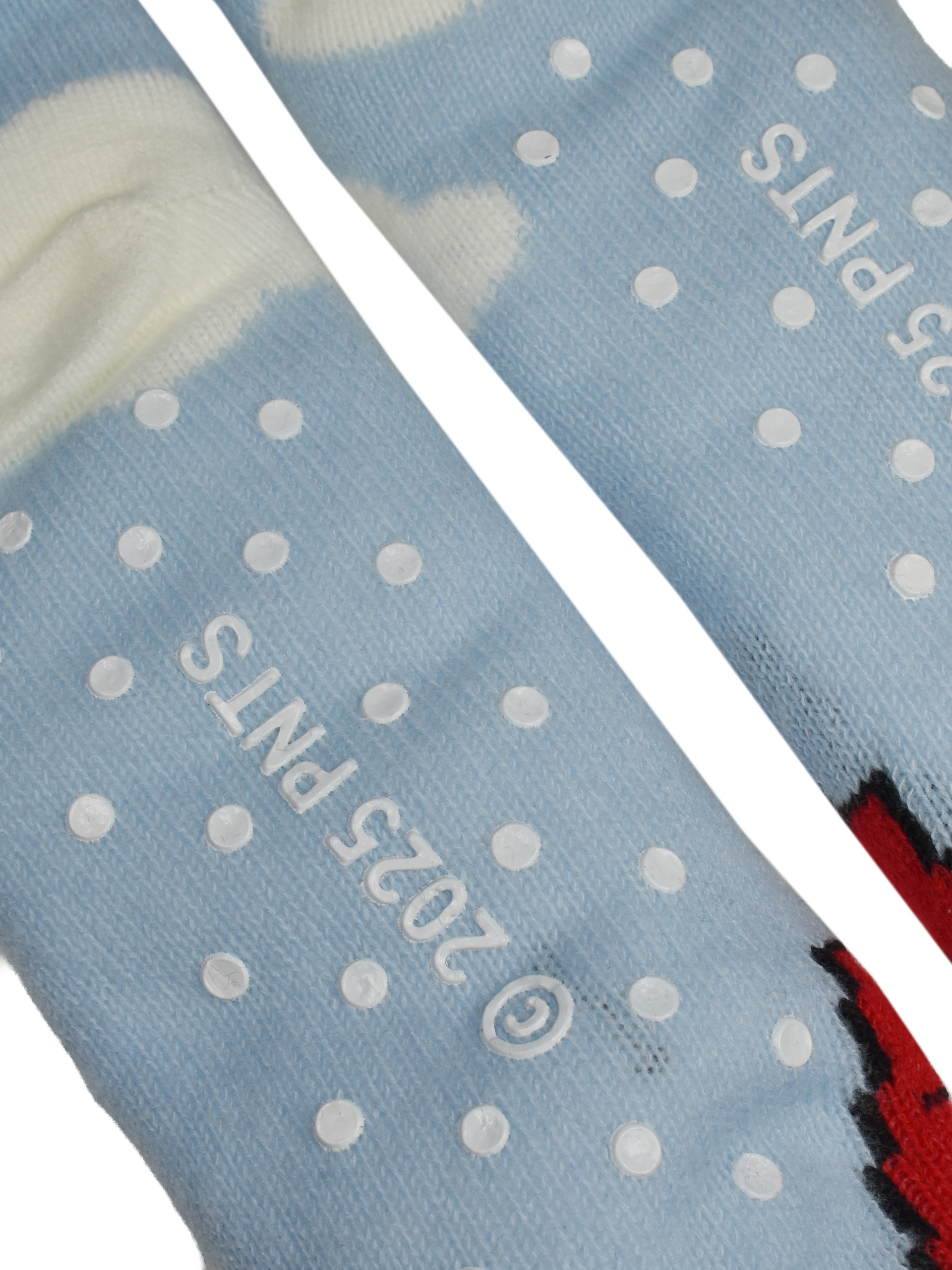 Blaue Socken mit weißen Punkten und dem Text "© 2025 PNTS".