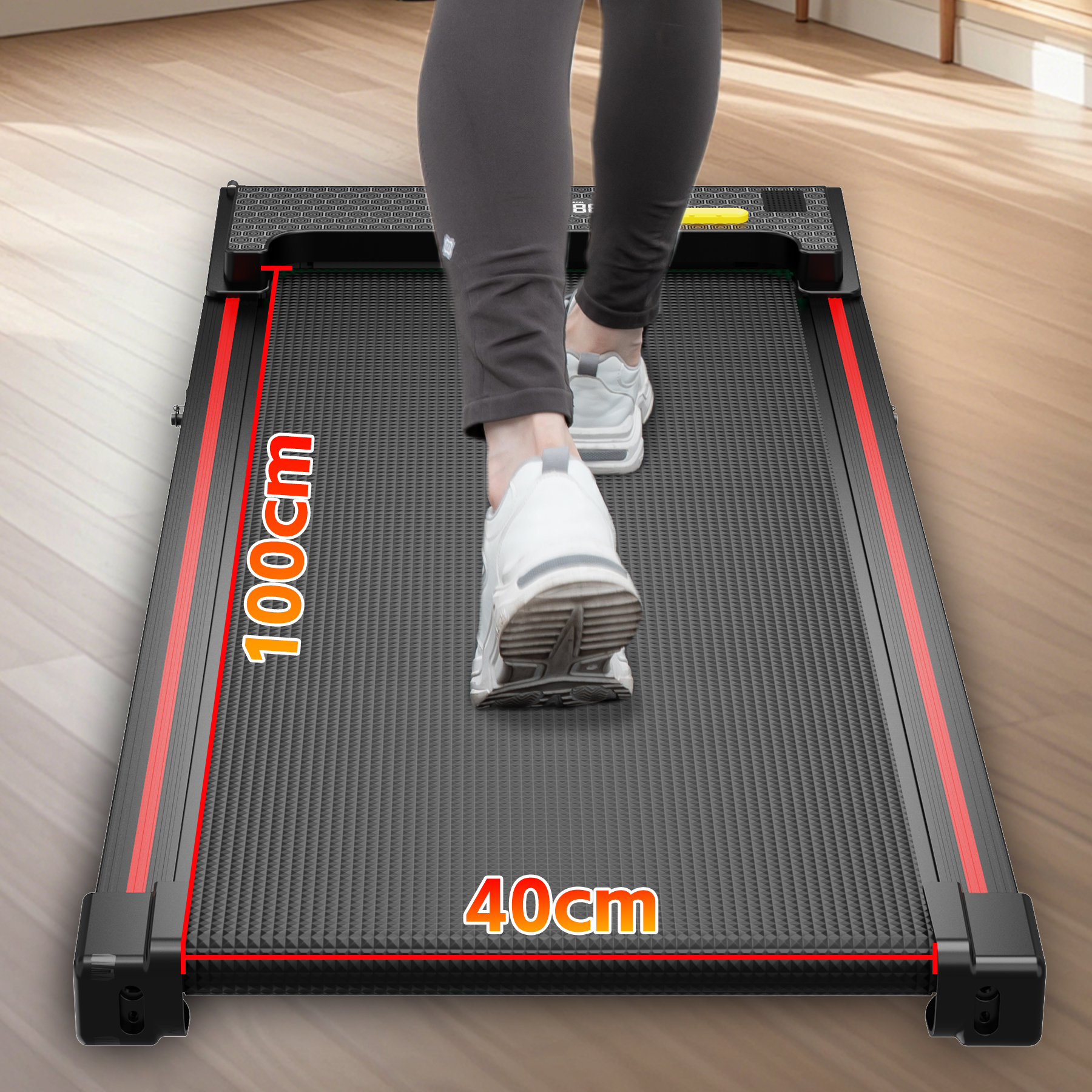 Osoba idąca na bieżni o powierzchni 100cm x 40cm.