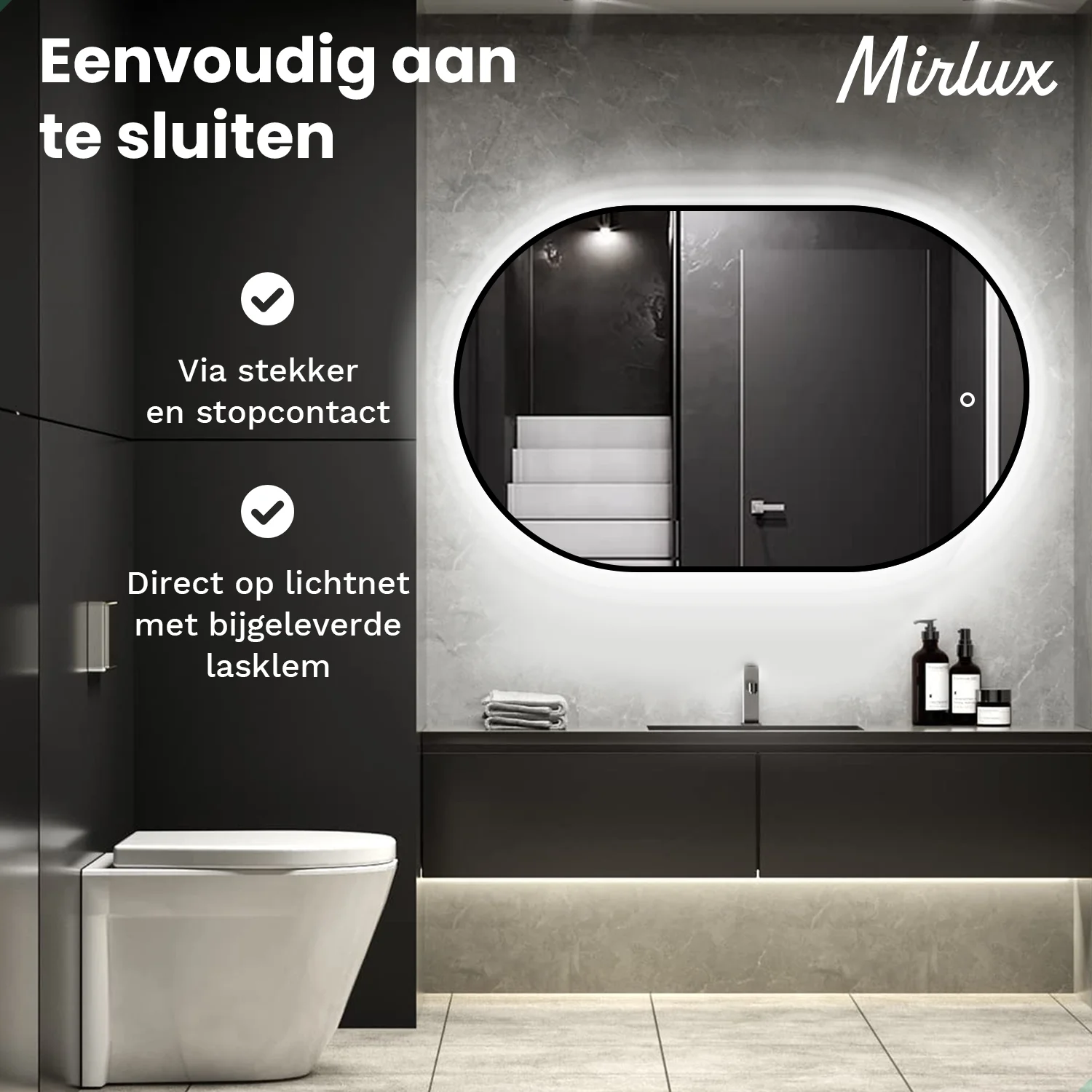 Moderne badkamer met verlichte spiegel, toilet en wastafelmeubel. Makkelijk.